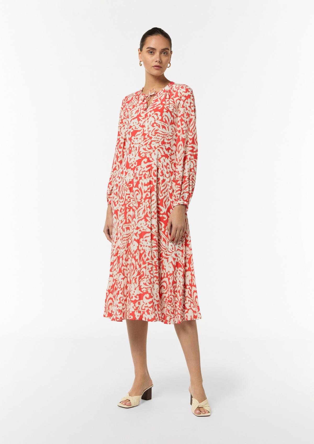 comma Maxi dress with crêpe texture