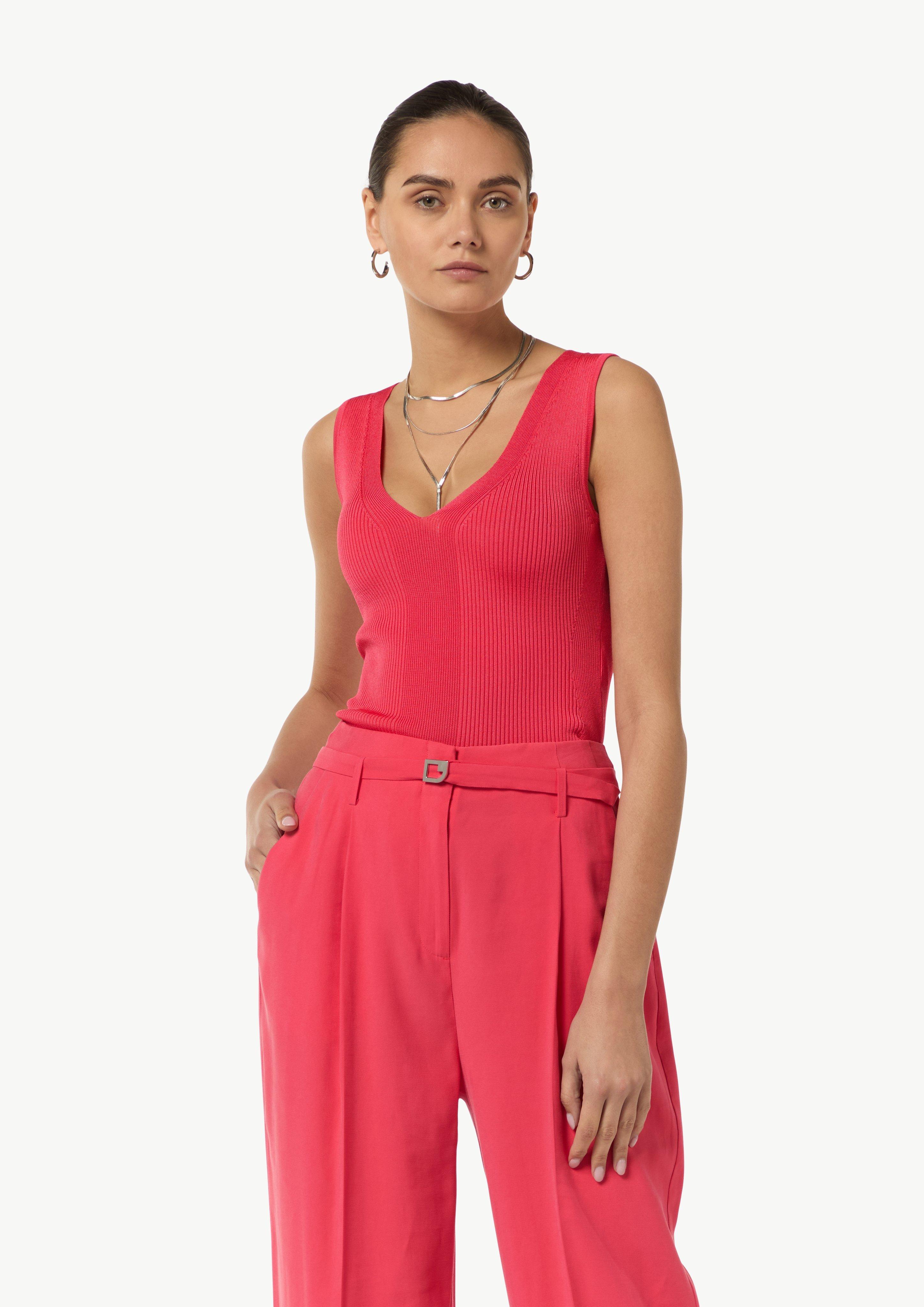 Sleeveless knitted jumper in a viscose blend - Red | SCAYLE
