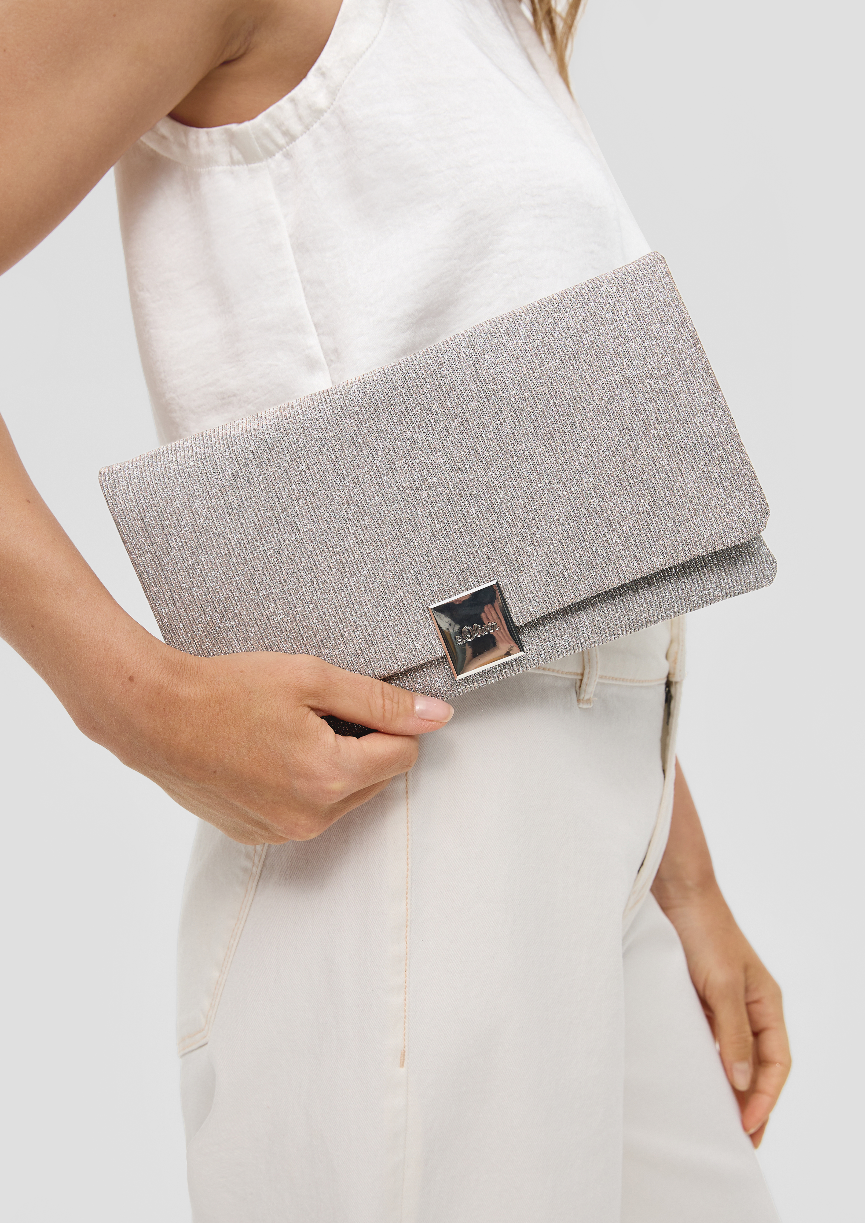 Shoulder-Bag mit Kettenriemen - silber | s.Oliver 