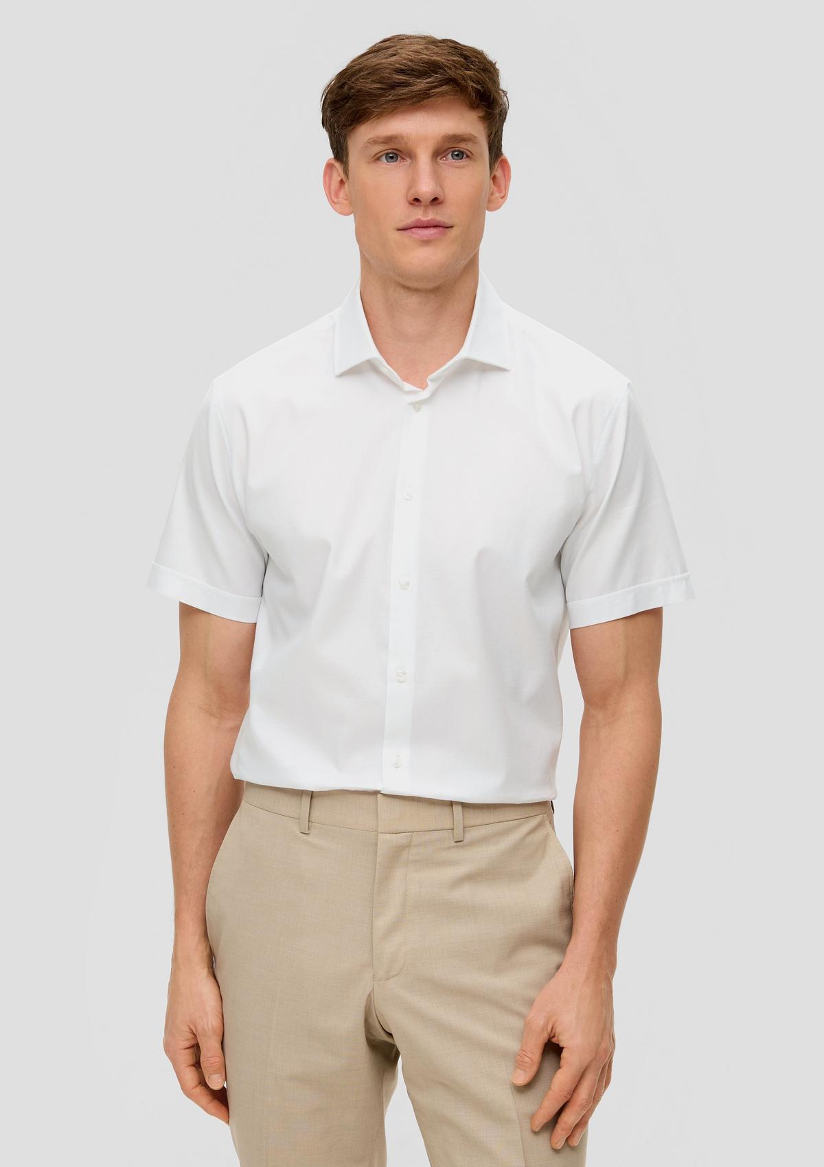 Short sleeve shirt with a dobby texture