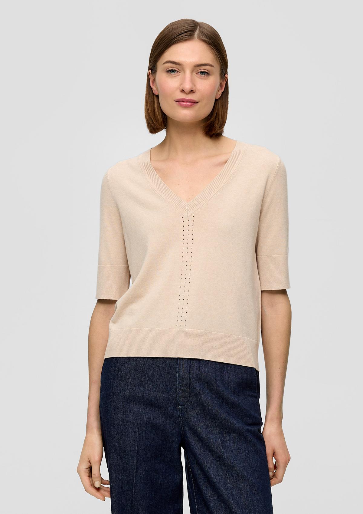 Knitted top with an openwork pattern