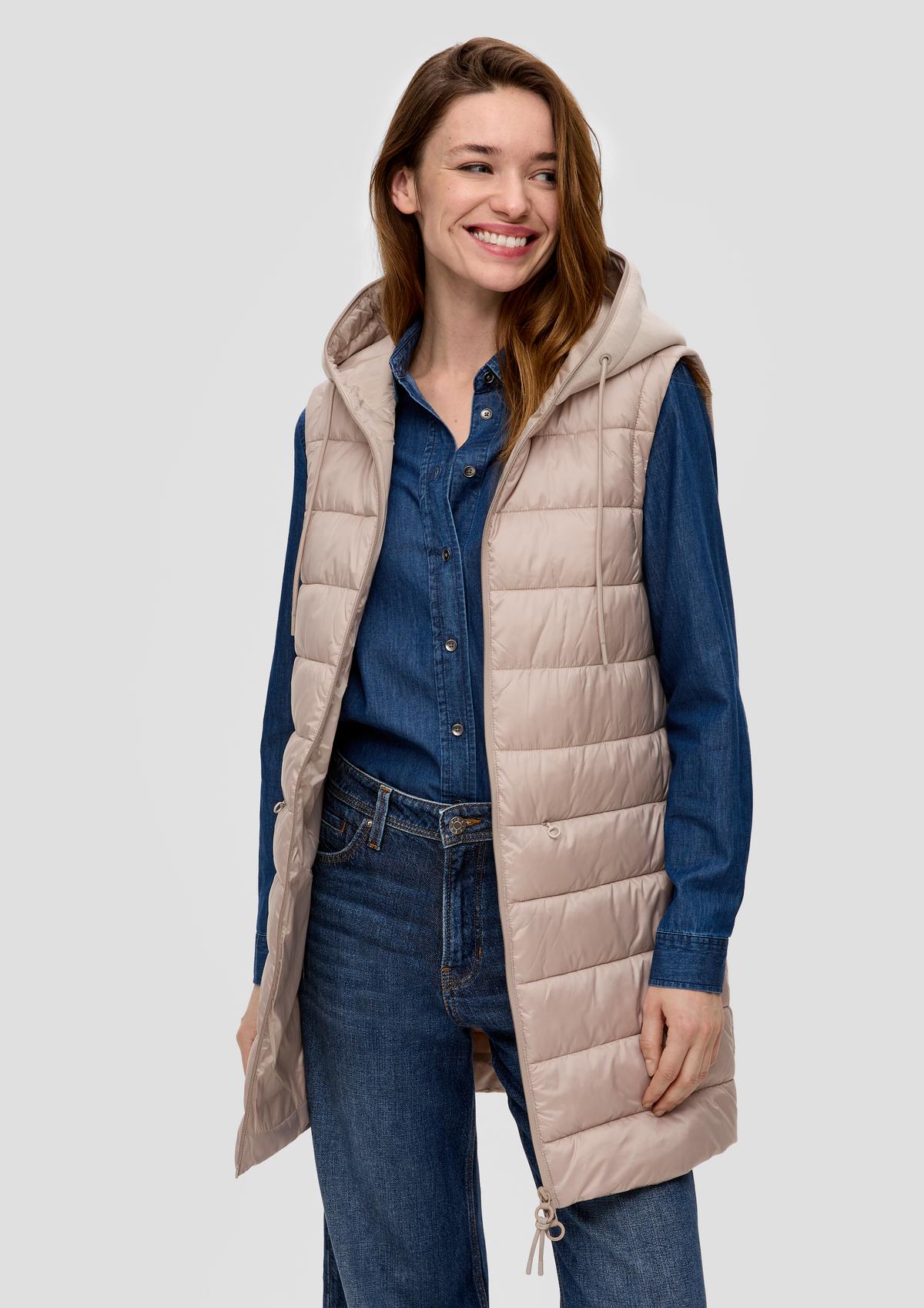 Quilted body warmer with a hood