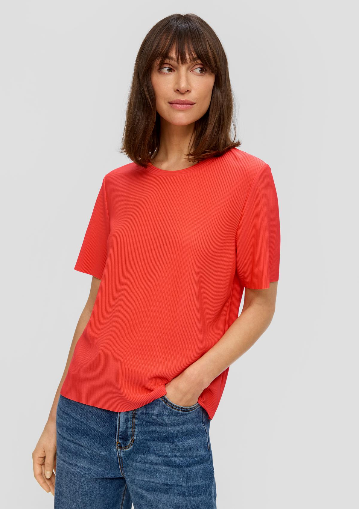 T-shirt with pleats