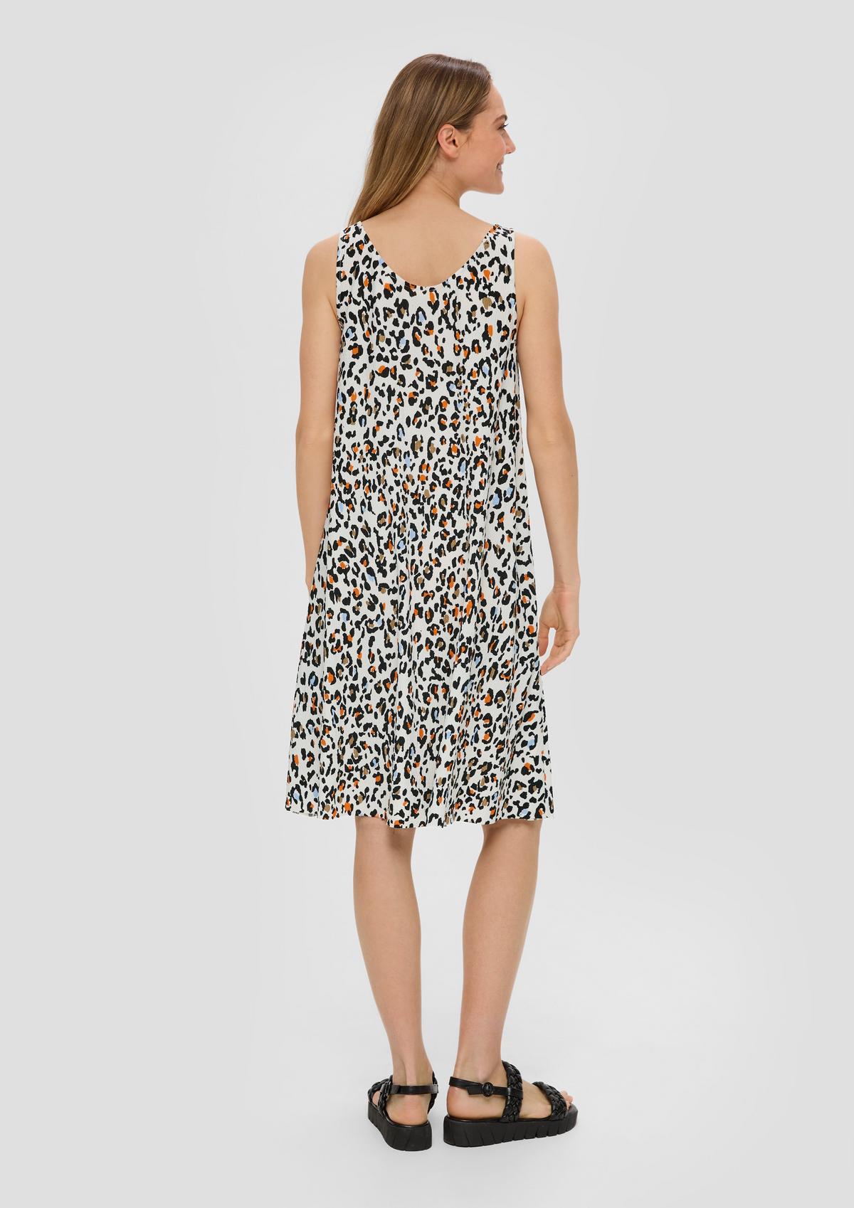 s.Oliver Sleeveless dress in a crinkled look