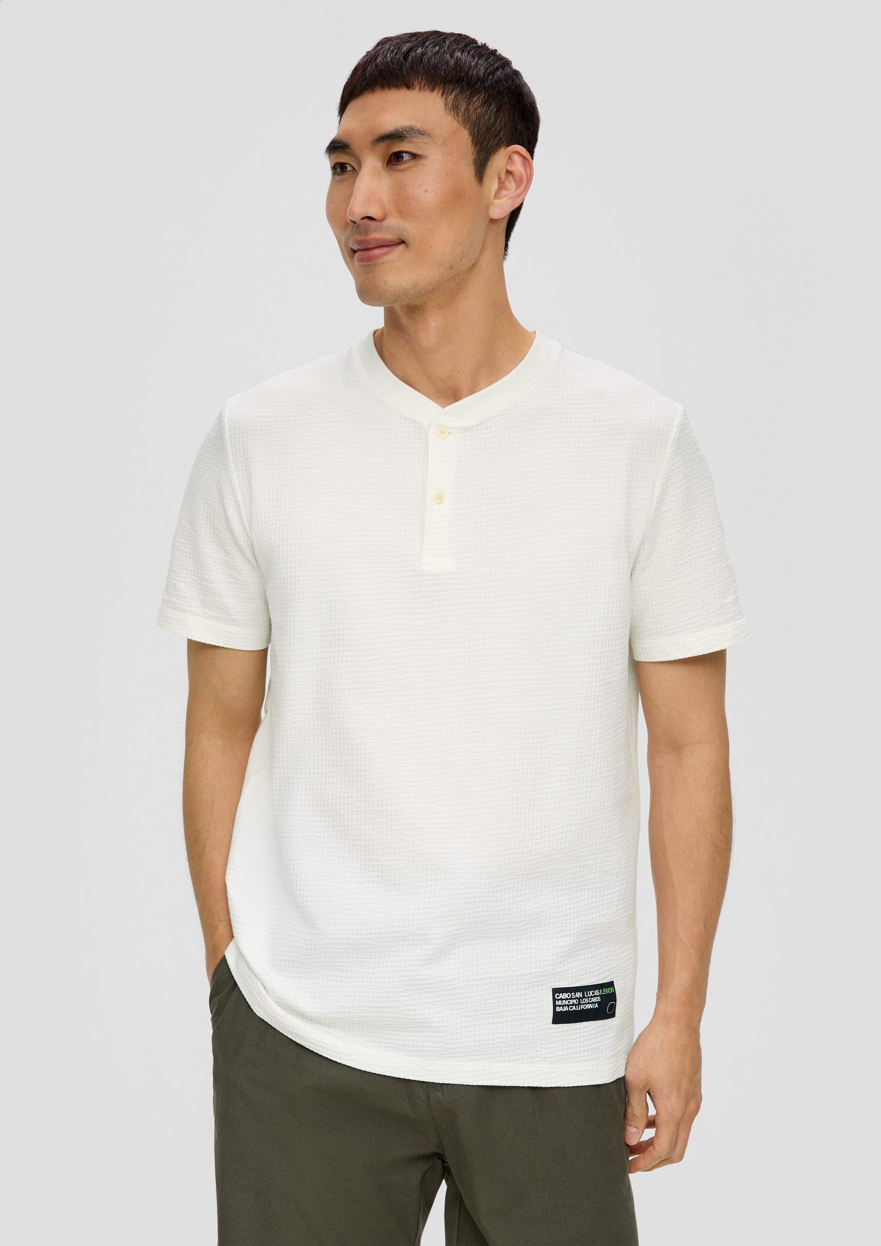 S.Oliver T-Shirt mit Henley-Ausschnitt und Applikation