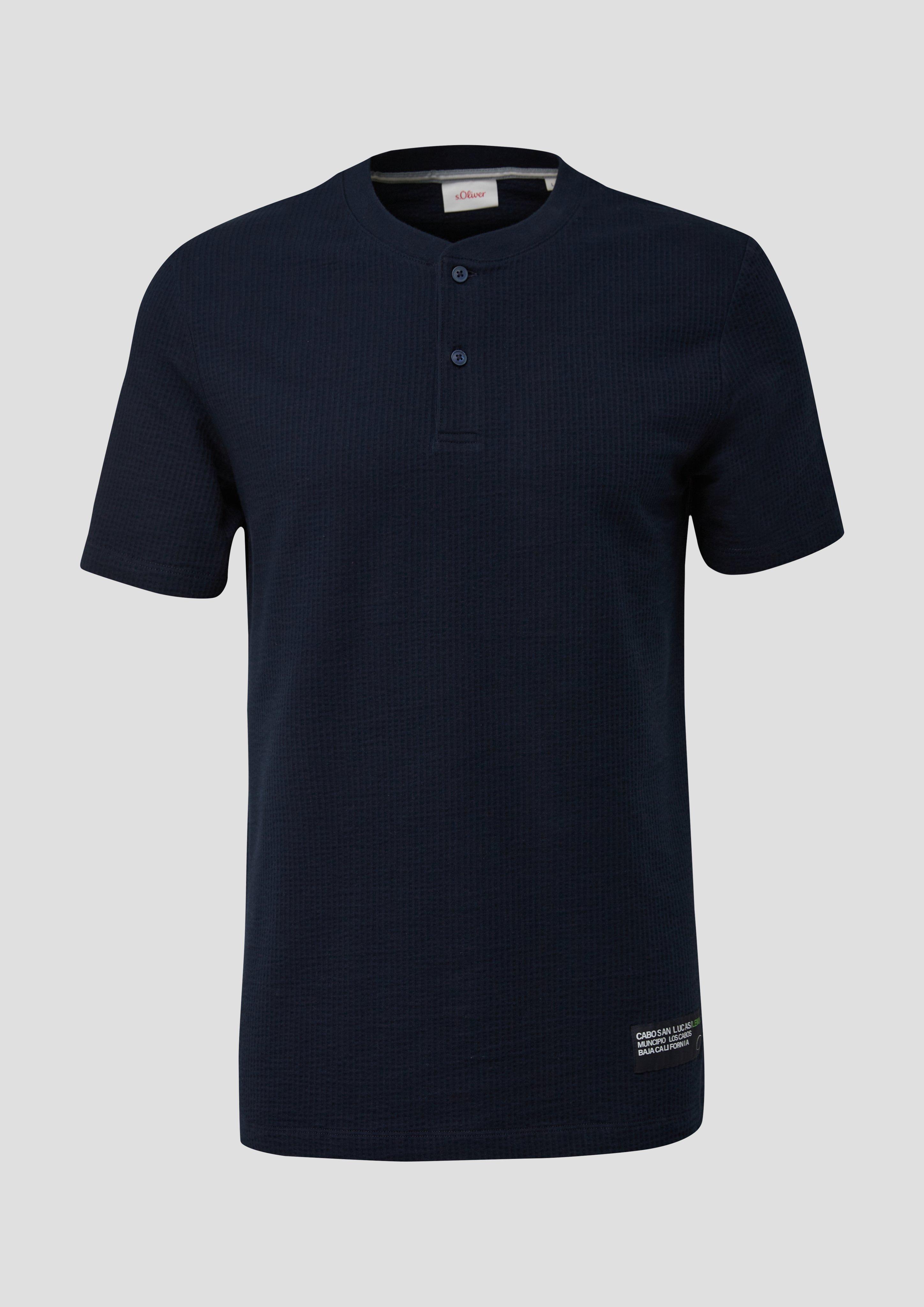 s.Oliver - T-Shirt mit Henley-Ausschnitt und Applikation, Herren, blau