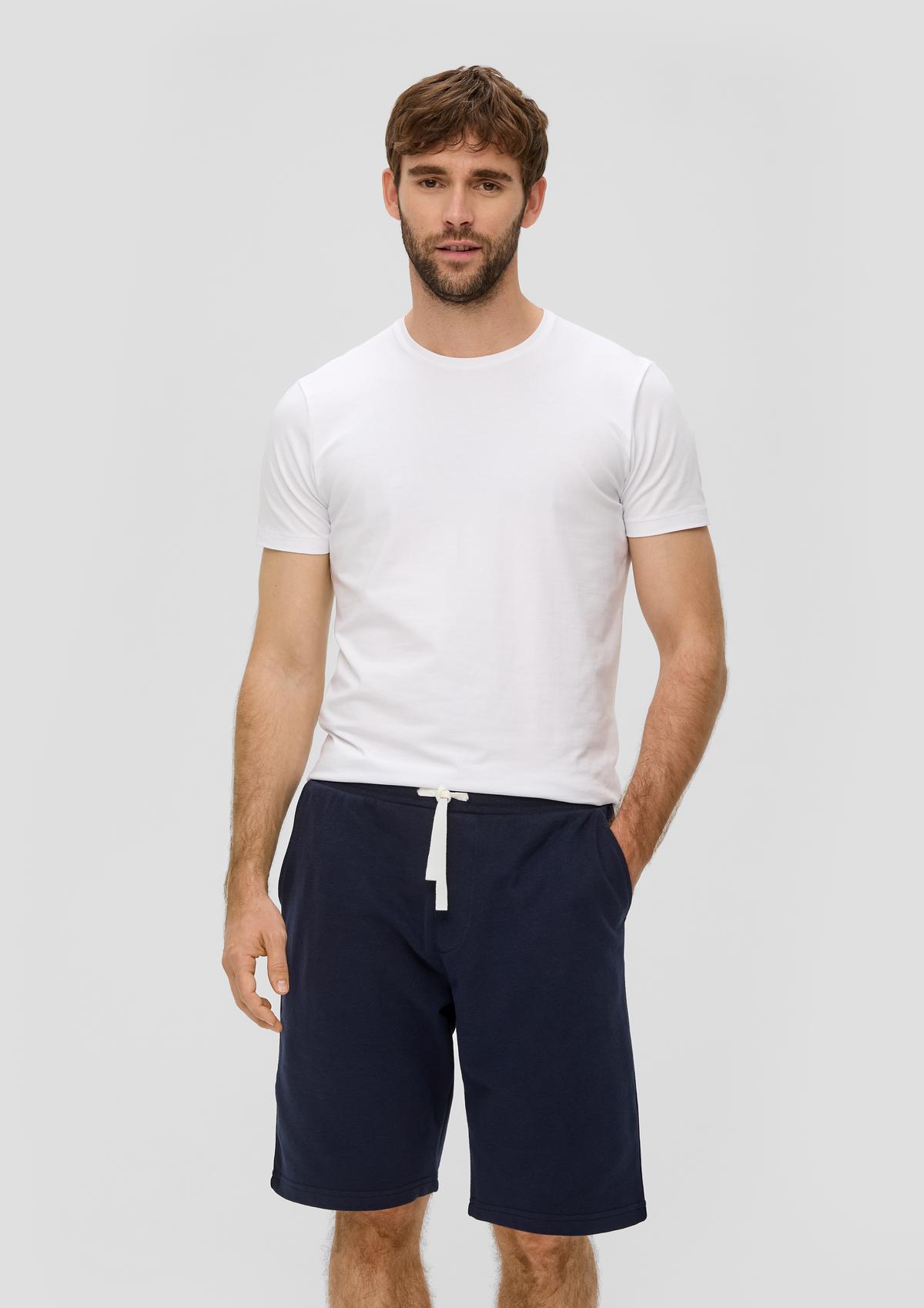 Relaxed fit: sweat shorts with an elasticated waistband