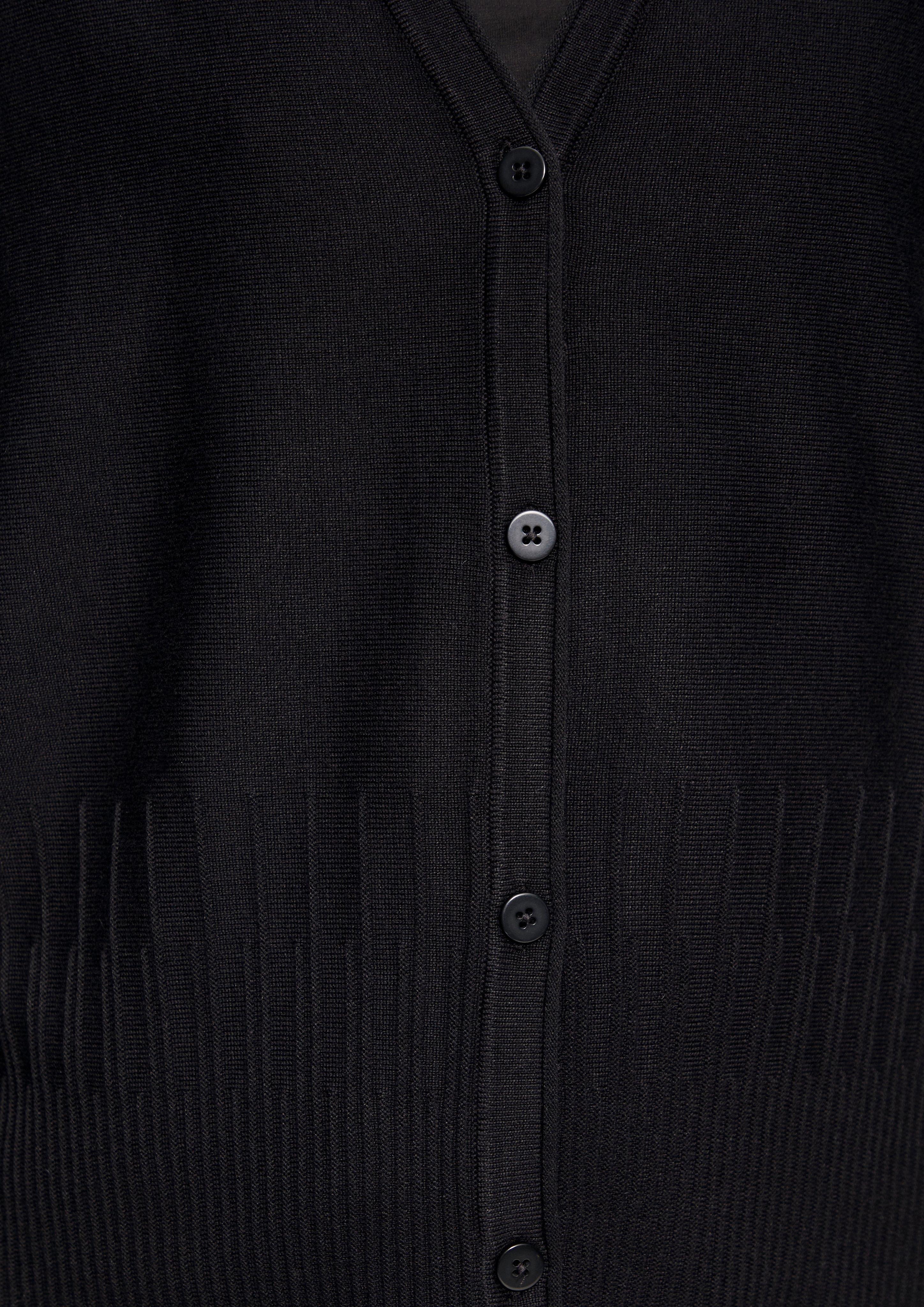 Cardigan in 9999, 4431 & 81W4