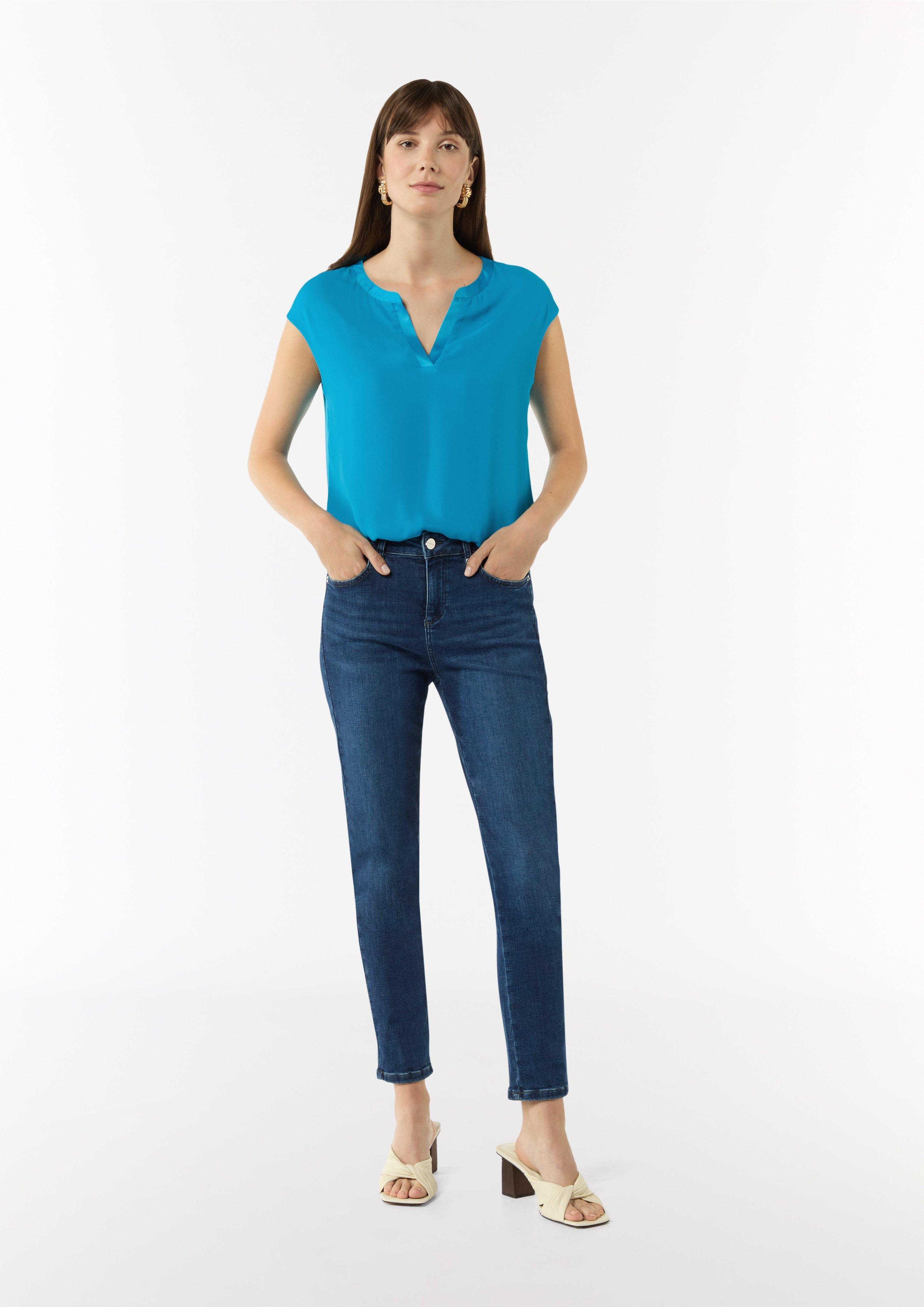 Fabric blend T-shirt with a notch neckline - Turquoise | SCAYLE