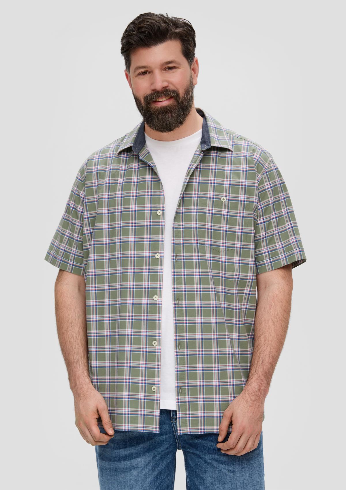 s.Oliver Regular: vzorovaná košeľa s krátkymi rukávmi a náprsným vreckom