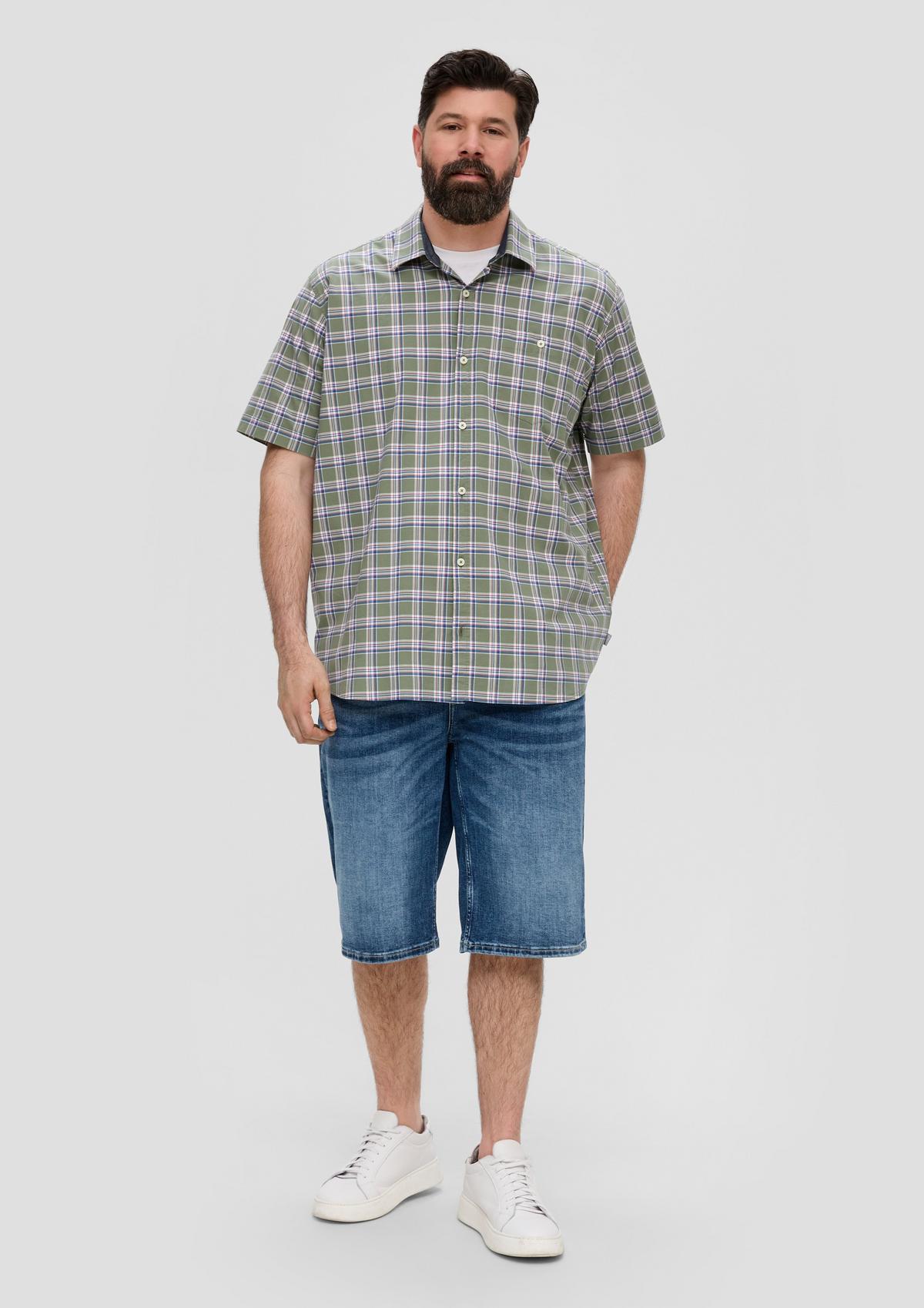 s.Oliver Regular: vzorovaná košeľa s krátkymi rukávmi a náprsným vreckom
