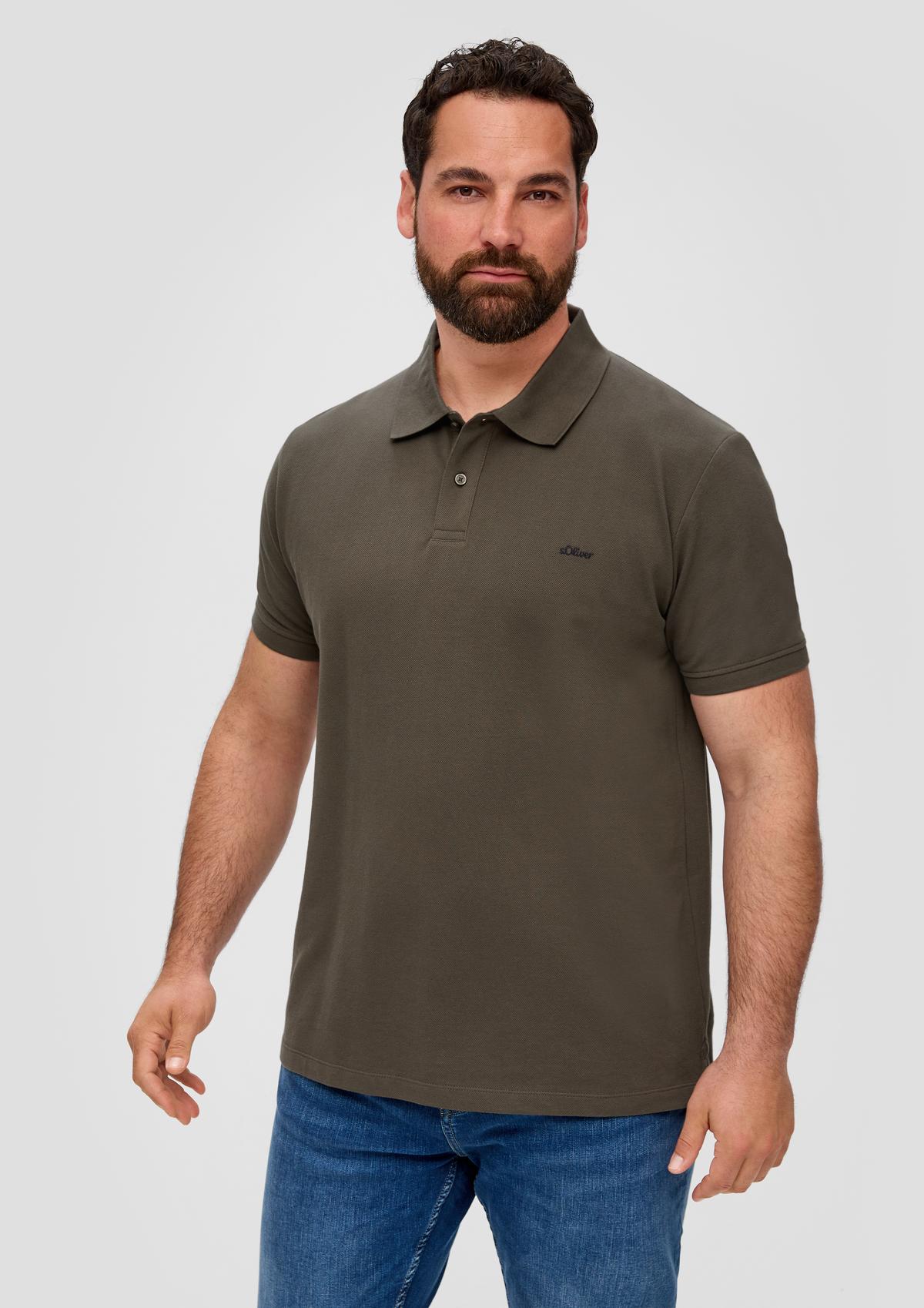 Polo shirt with a piqué texture