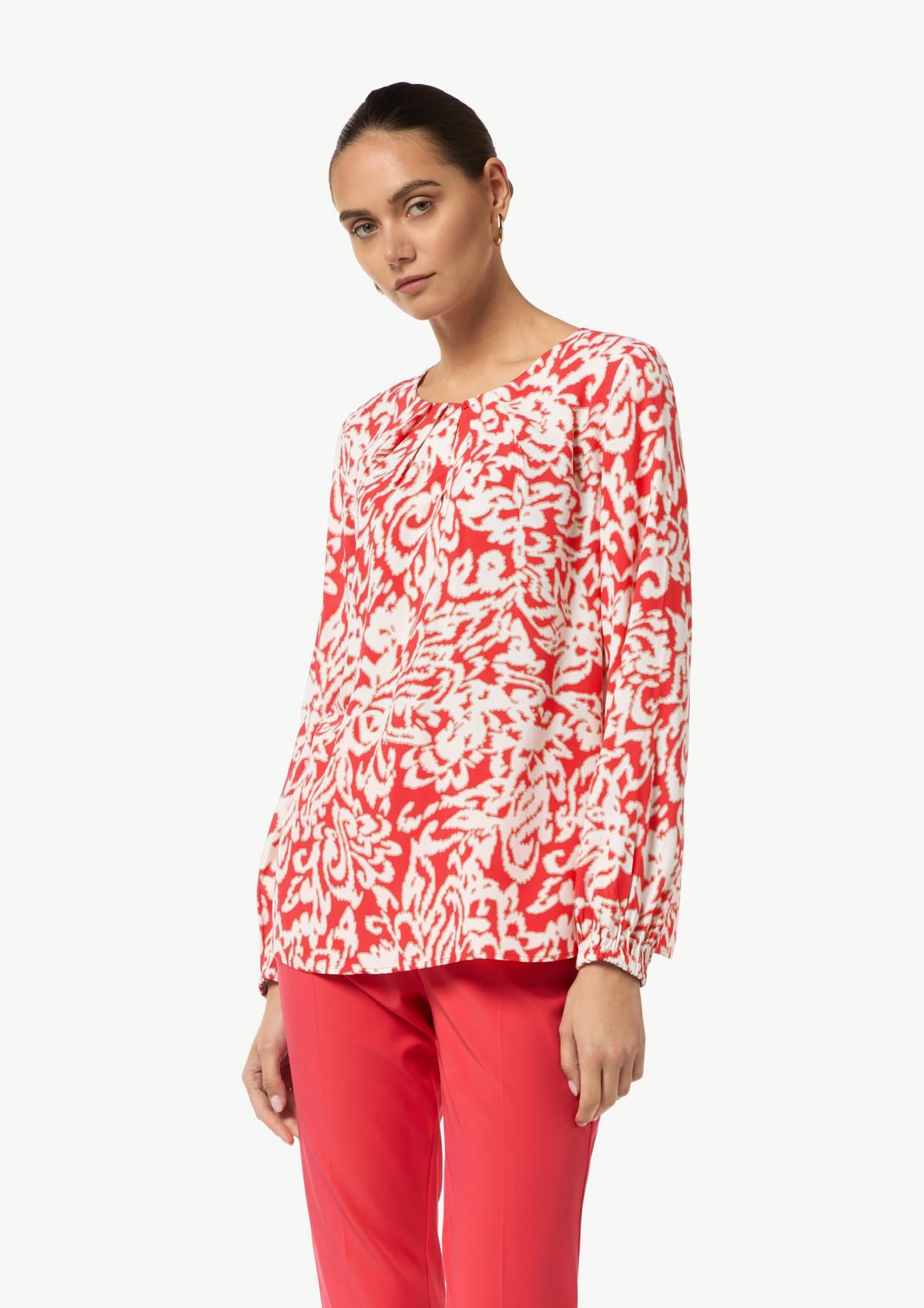 comma Blouse with pleated neckline