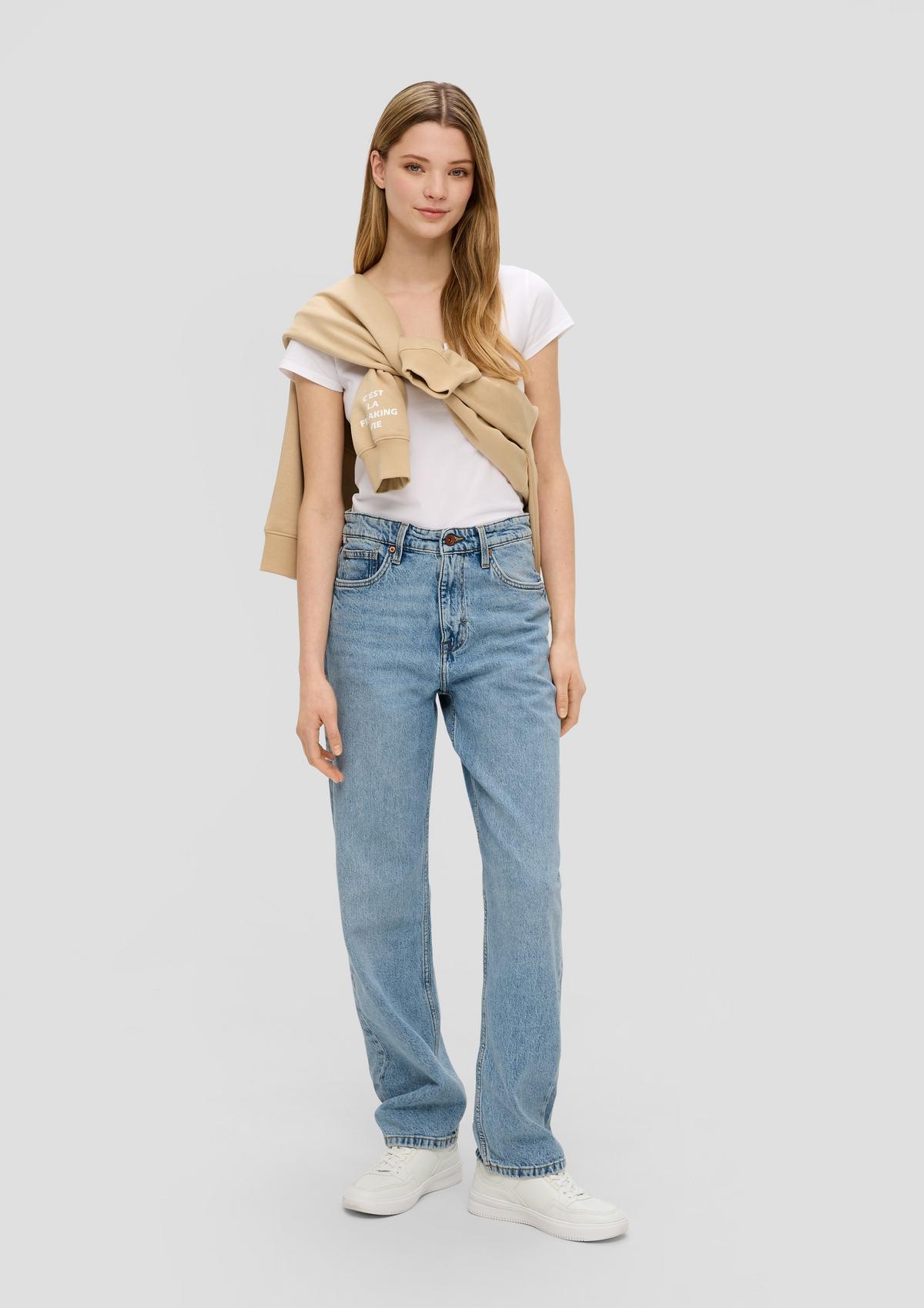 Jeans / loose fit / mid rise / straight leg