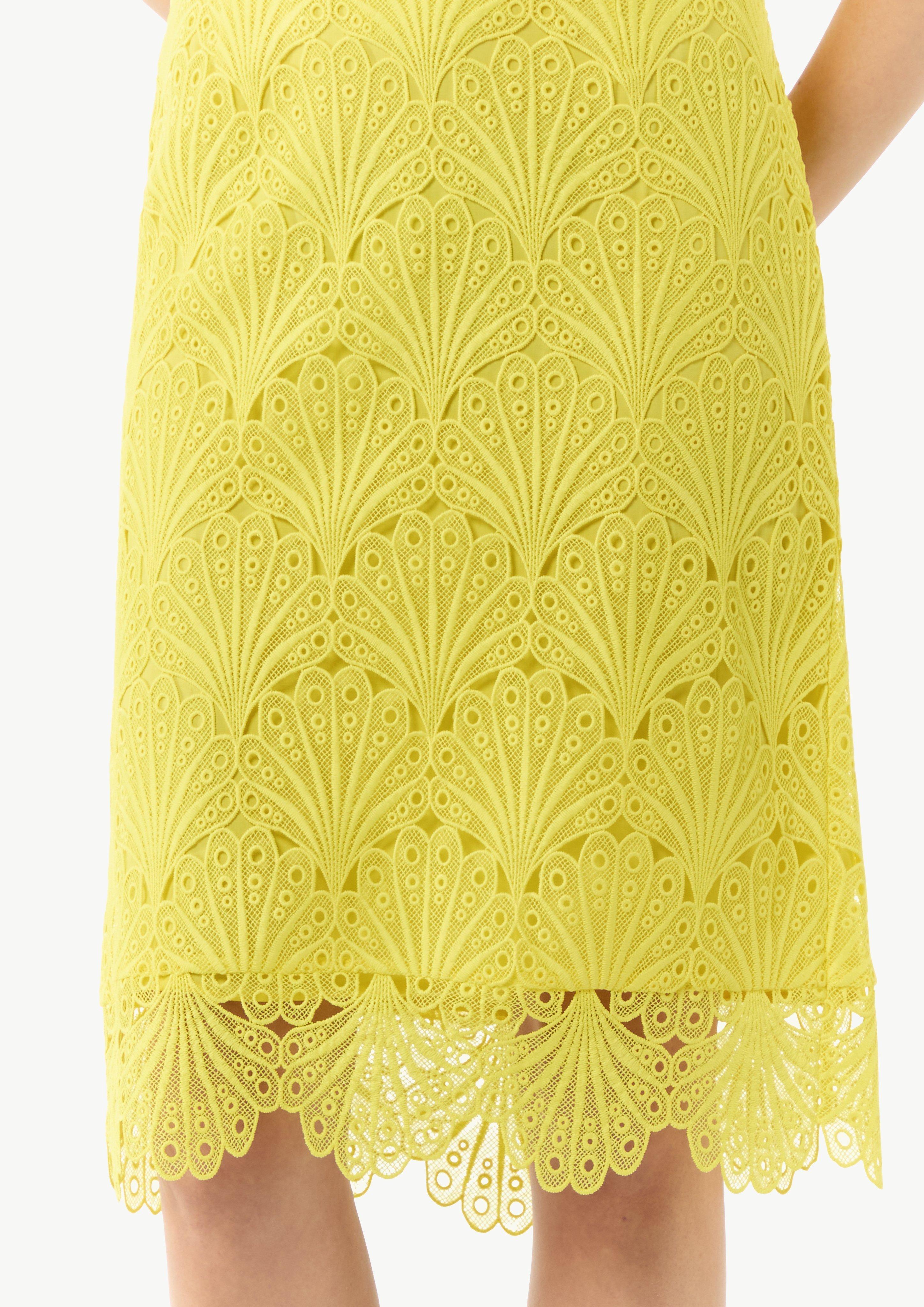 Rock mit Lochspitze im Slim Fit - gelb | Comma 