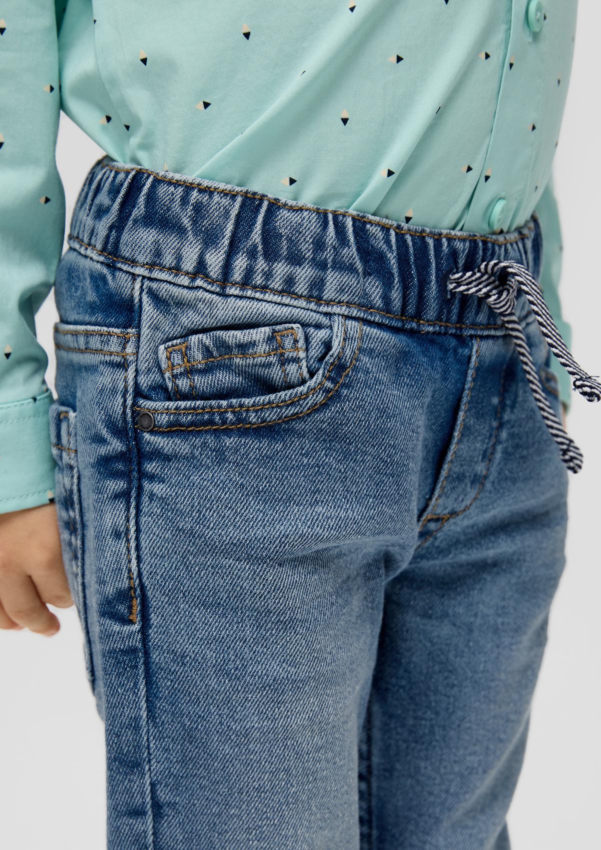 s.Oliver Slim: jeans met borduursel