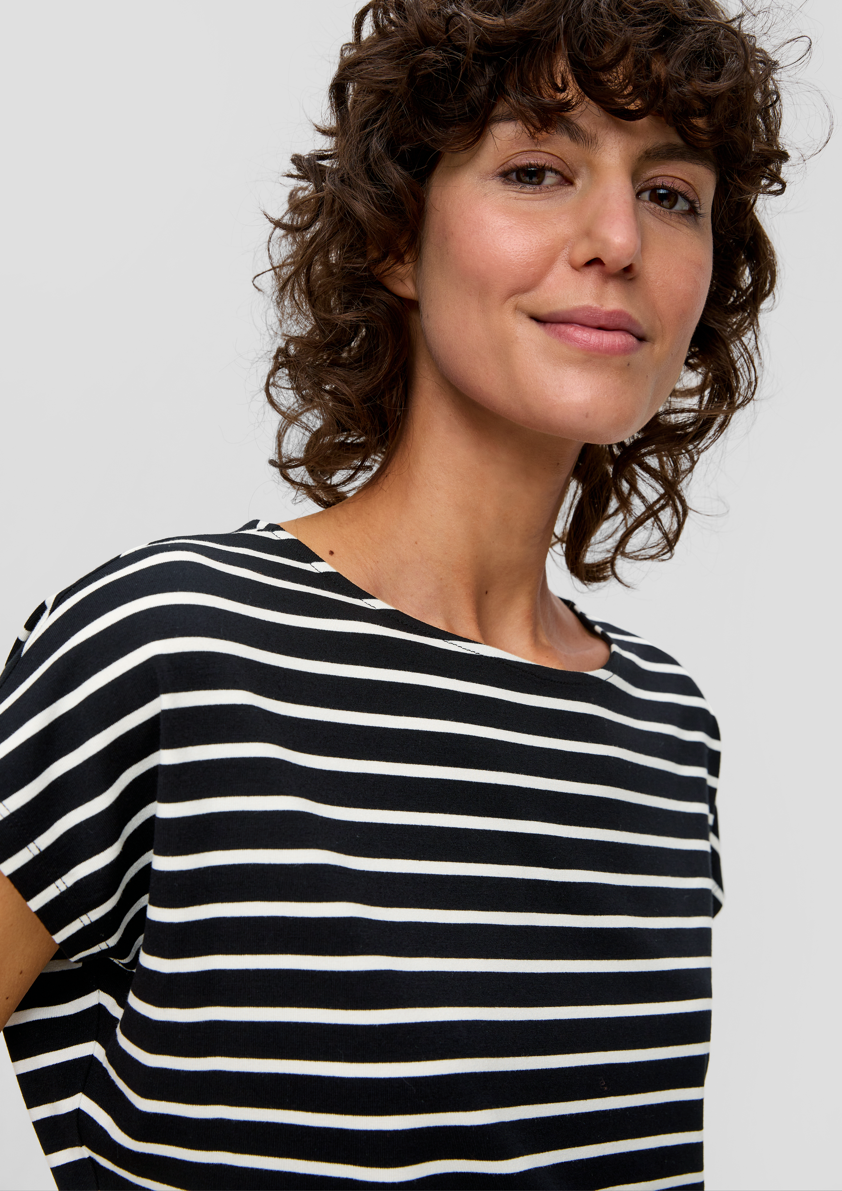 T-Shirt in 99H2, 55H2 & 02H2