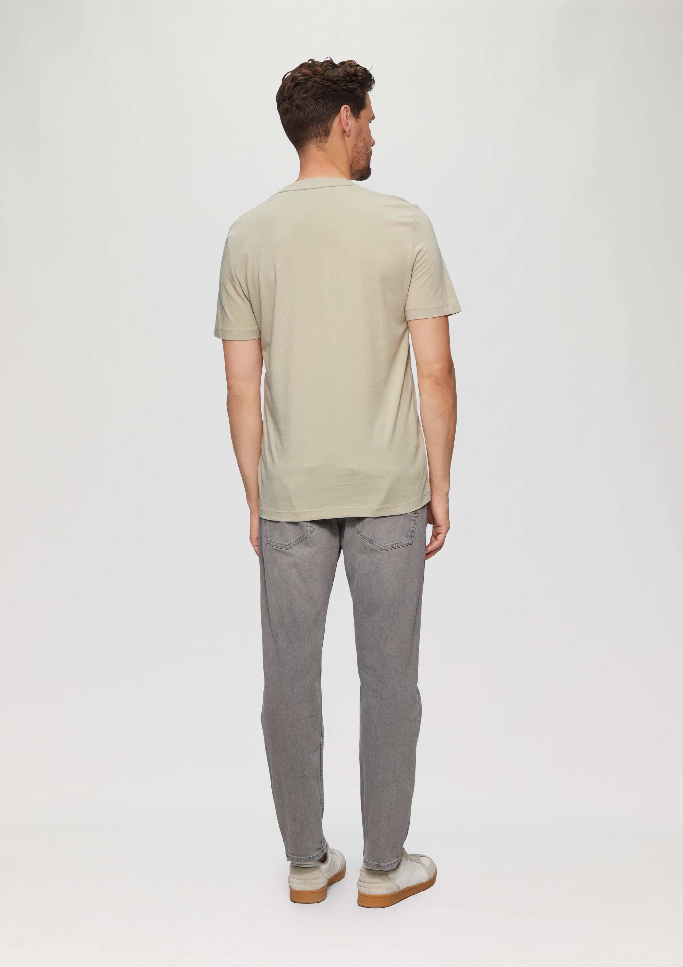 T-shirt in 80D1, 77D1, 40D2, 77D3, 48D3, 59D3, 59D1, 48D1, 33D3, 01D3, 74D3 & 01D2