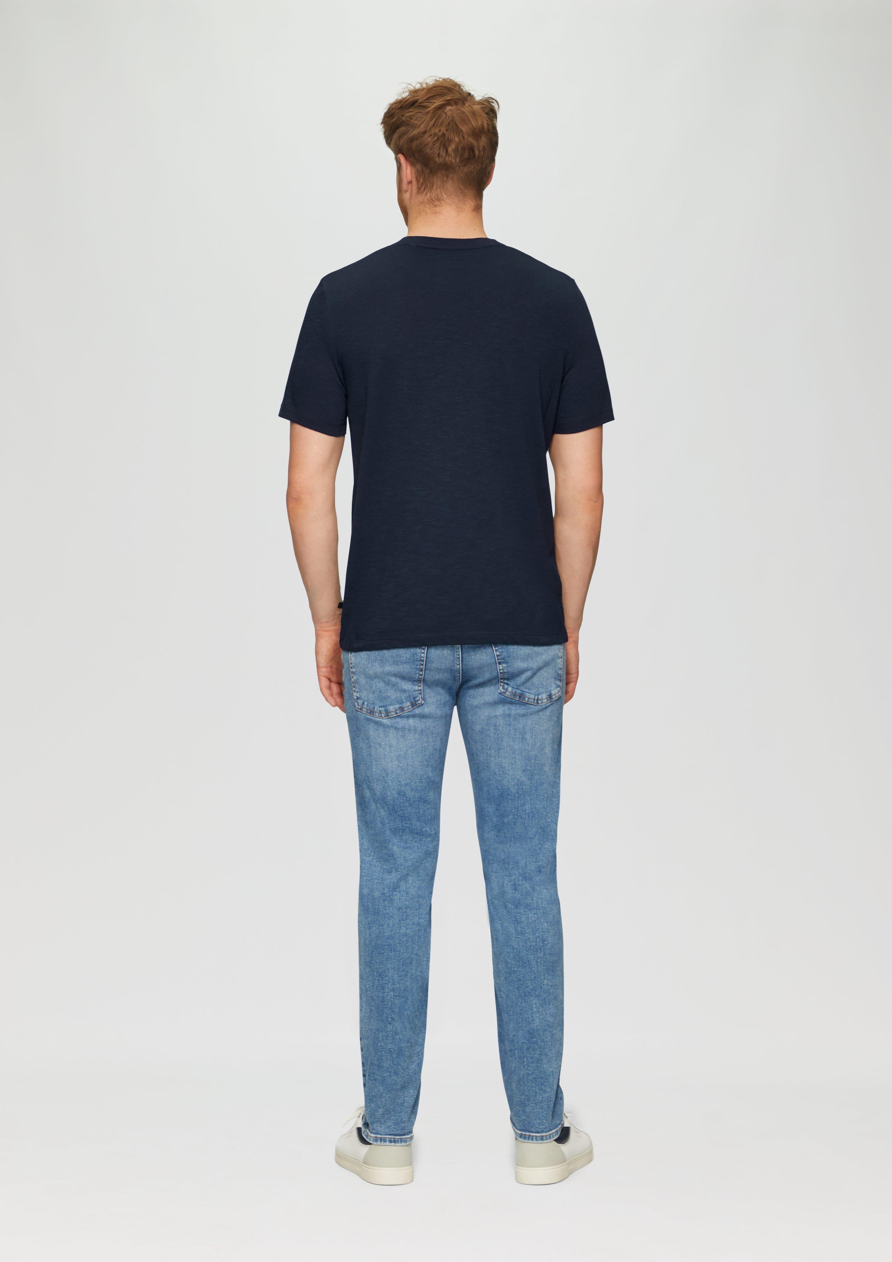 T-shirt in 59D6, 77D4, 54D5, 59D2, 40D6, 01D6, 59D4 & 48D5