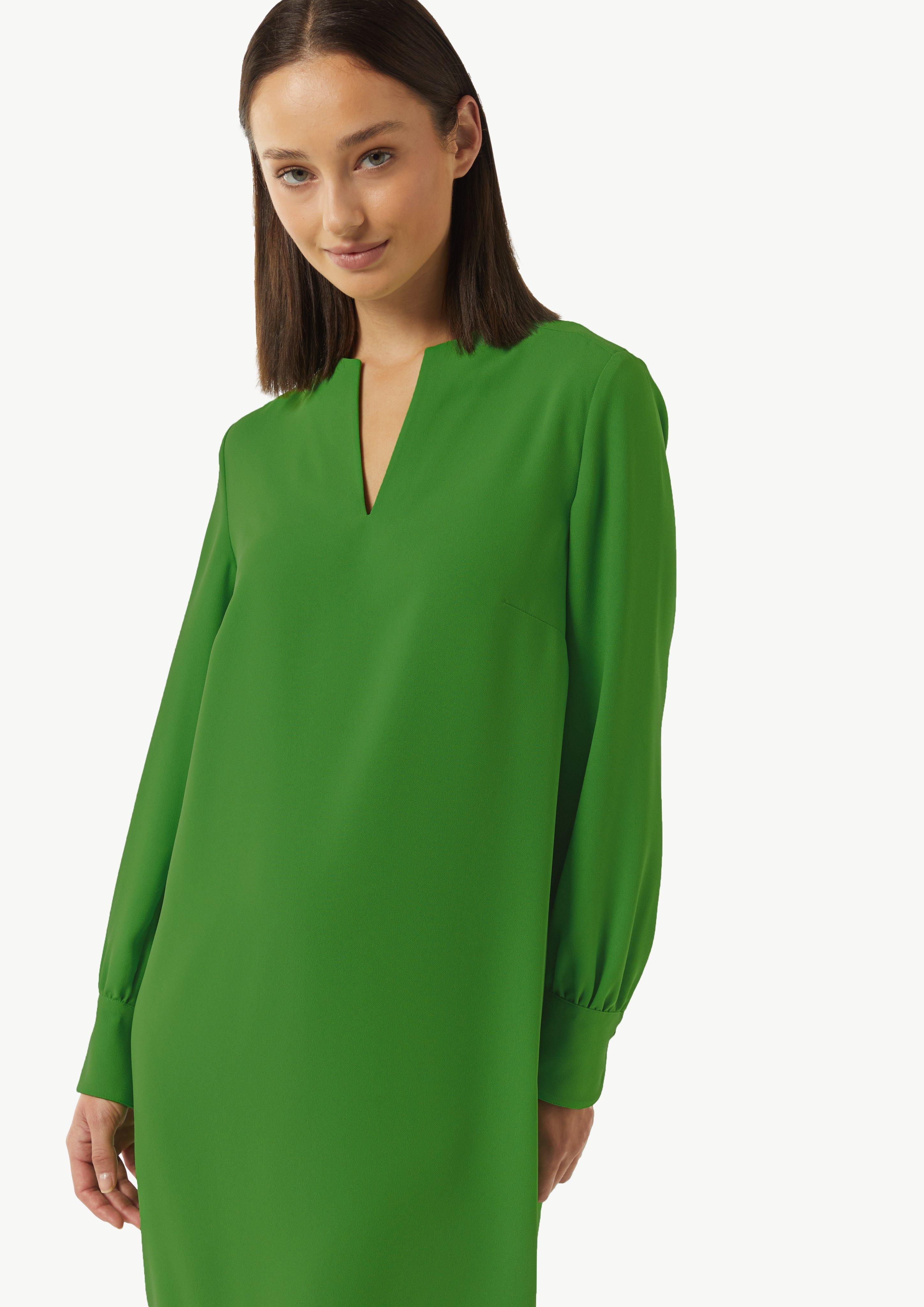 Crêpe mini dress with a notch neckline - Green | SCAYLE