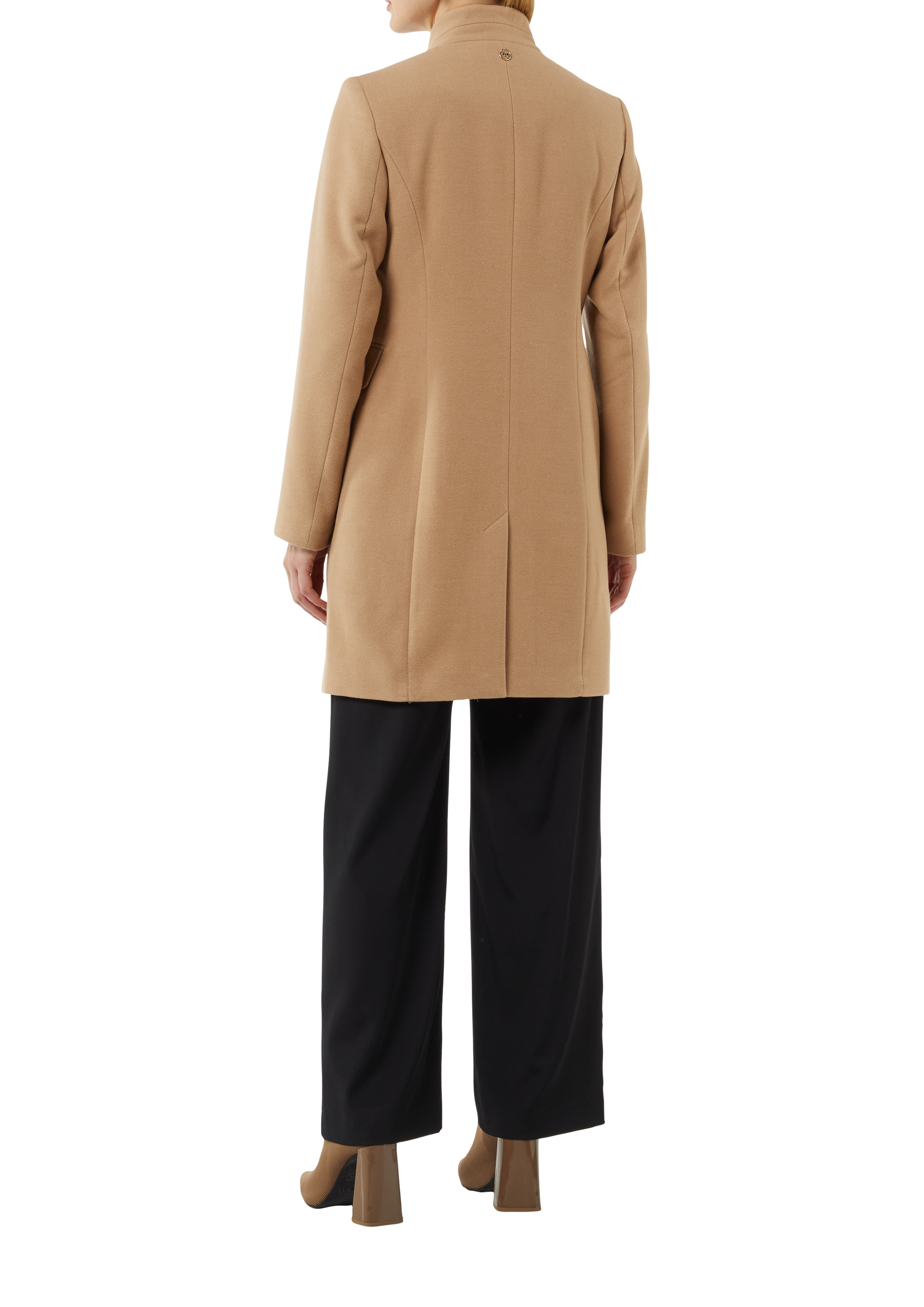 Thumbnail - Outdoor-Mantel