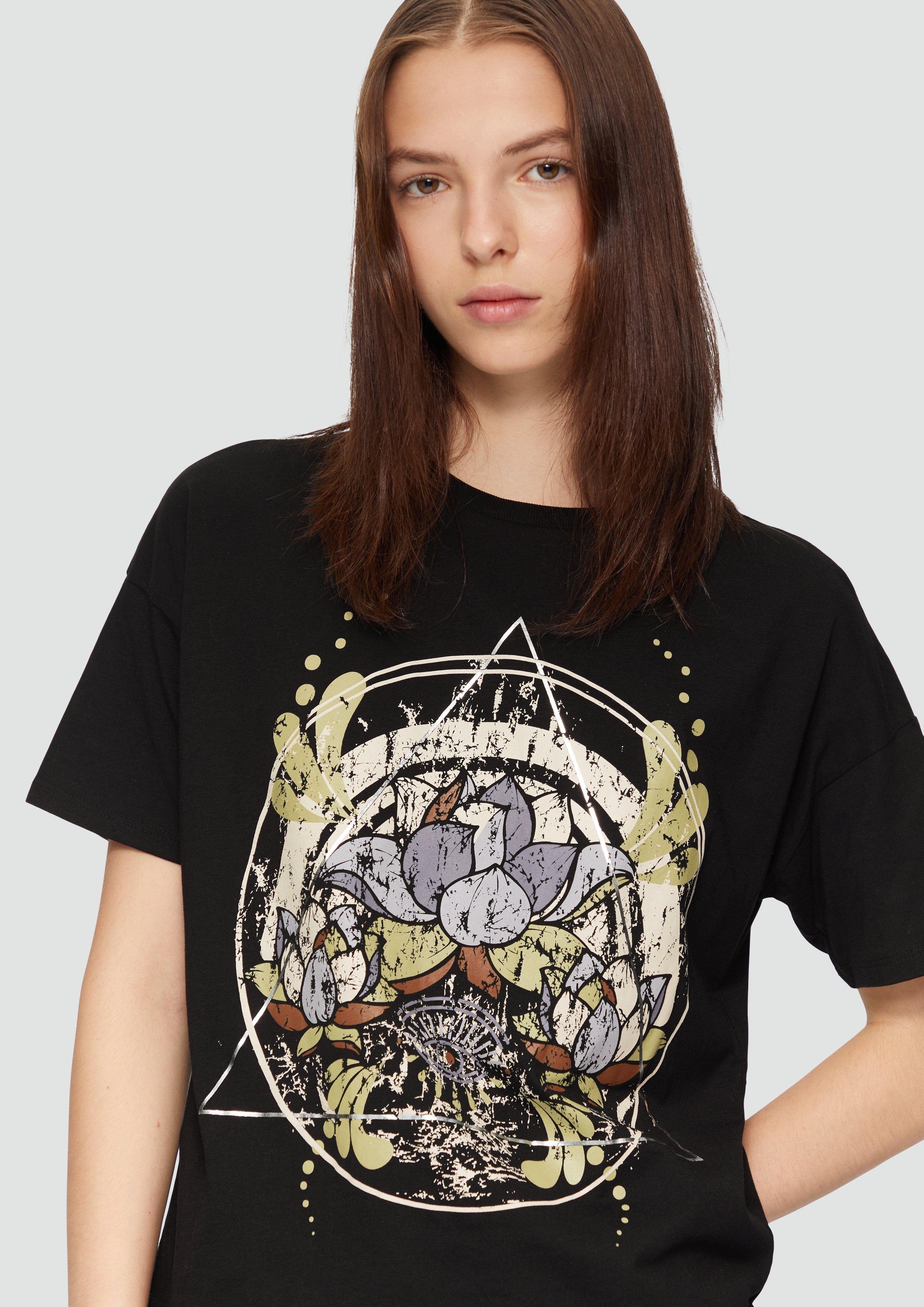 T-Shirt in 99D0, 72D0 & 01D0