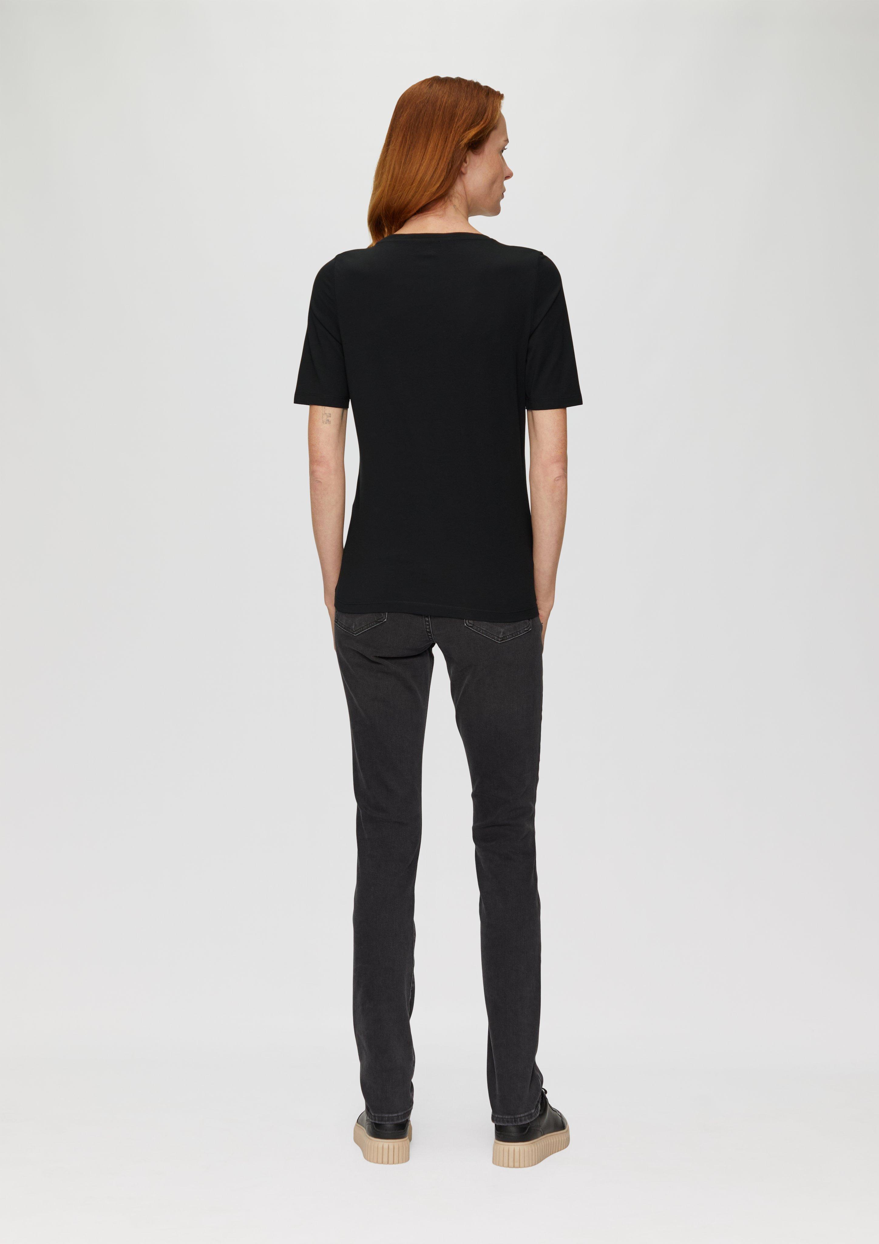 T-shirt in 99E1, 77E1, 47E0, 79E1, 59E0, 02E1, 54E0 & 02E0