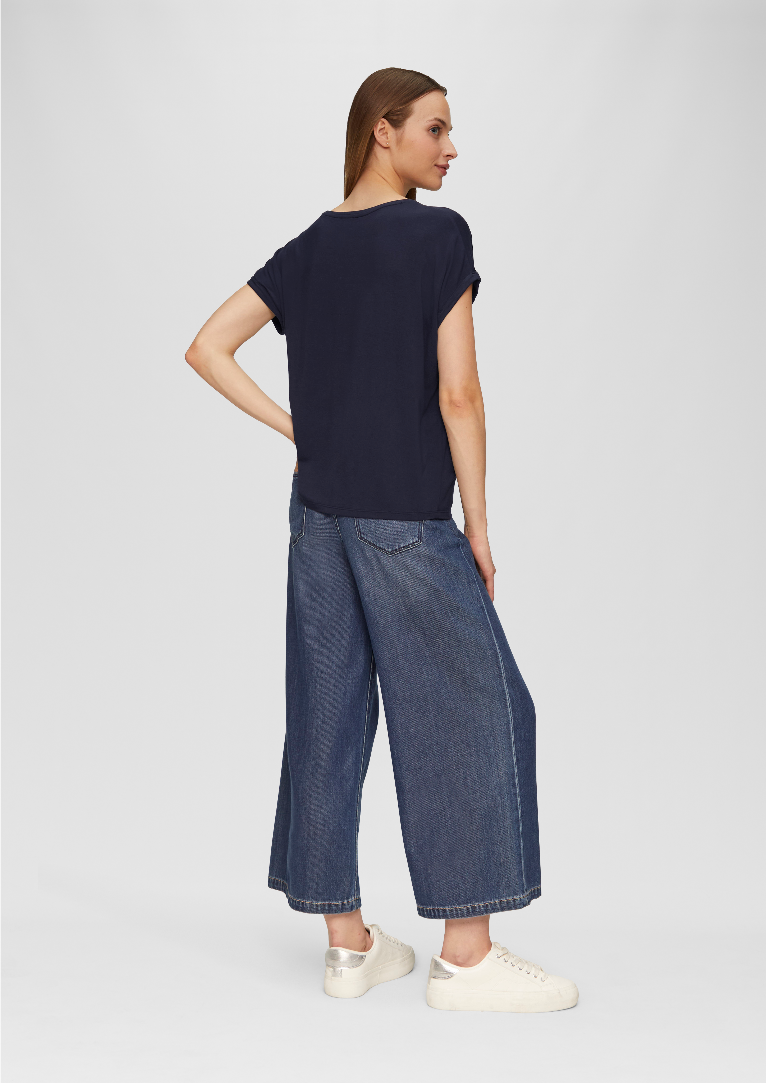 T-shirt in 59E2, 54E2, 77D1, 99D1, 02E2 & 02D1