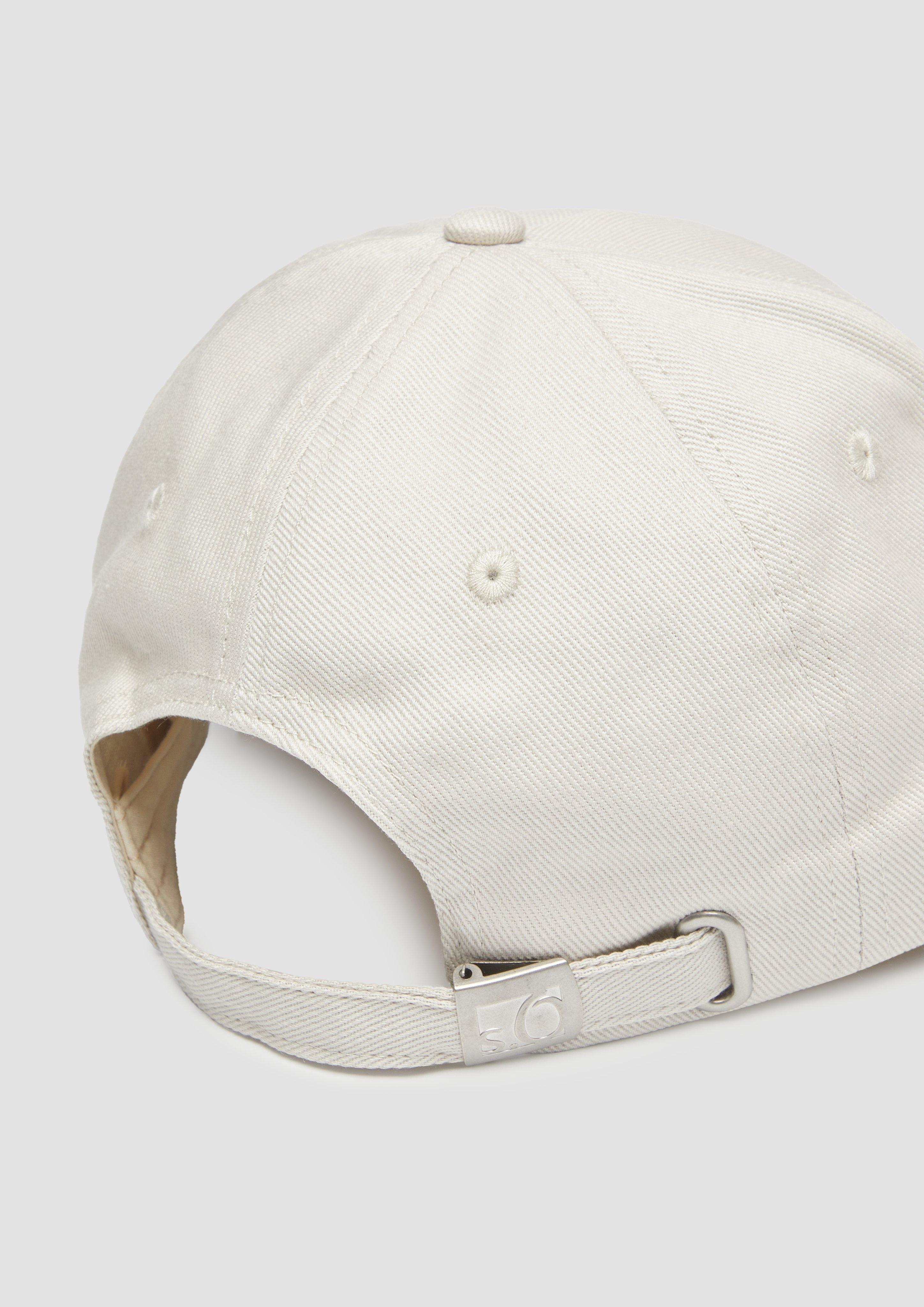 s.Oliver Kappe mit Peanuts®-Stickerei