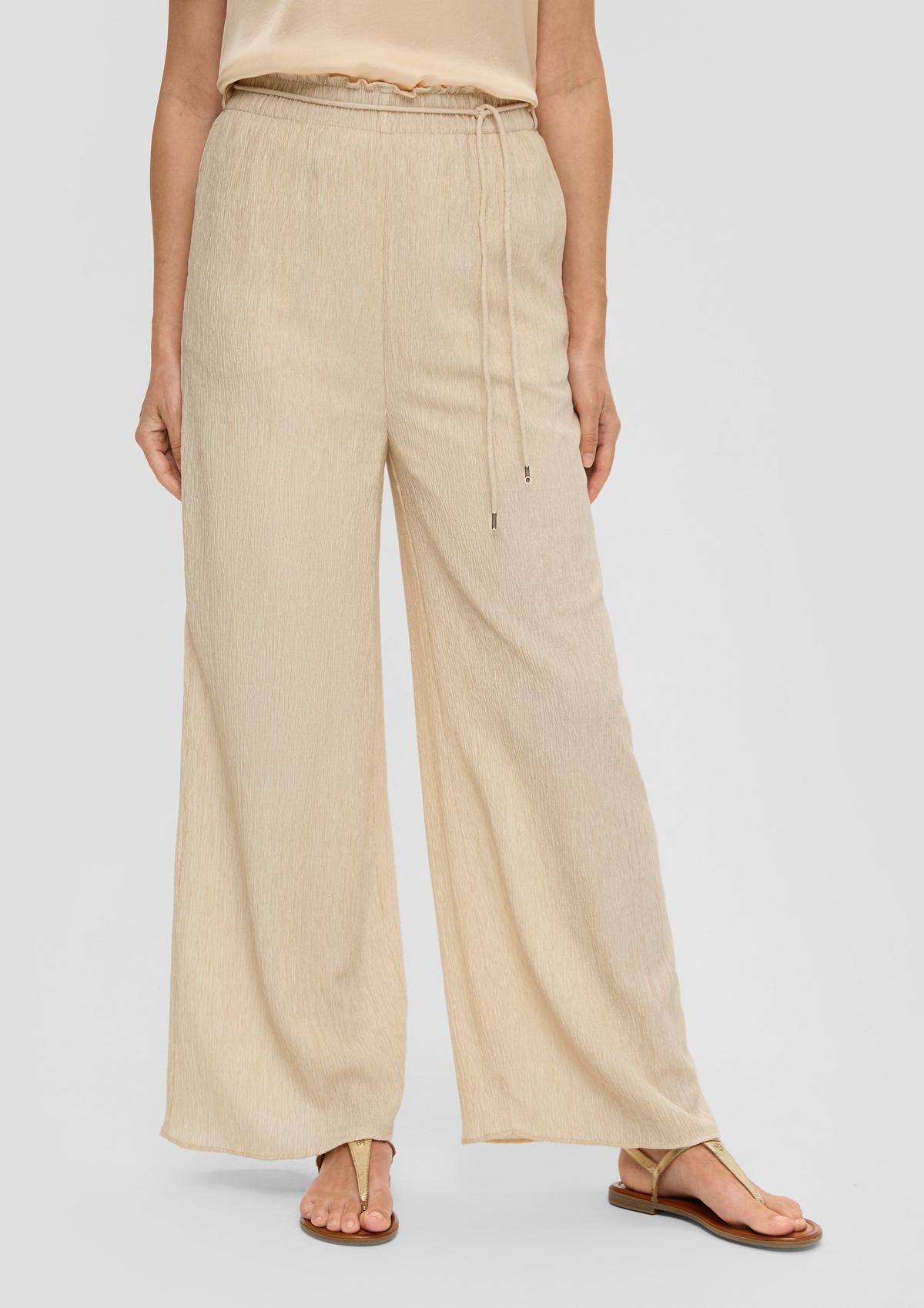 s.Oliver Trousers with a crinkle texture and slit pockets