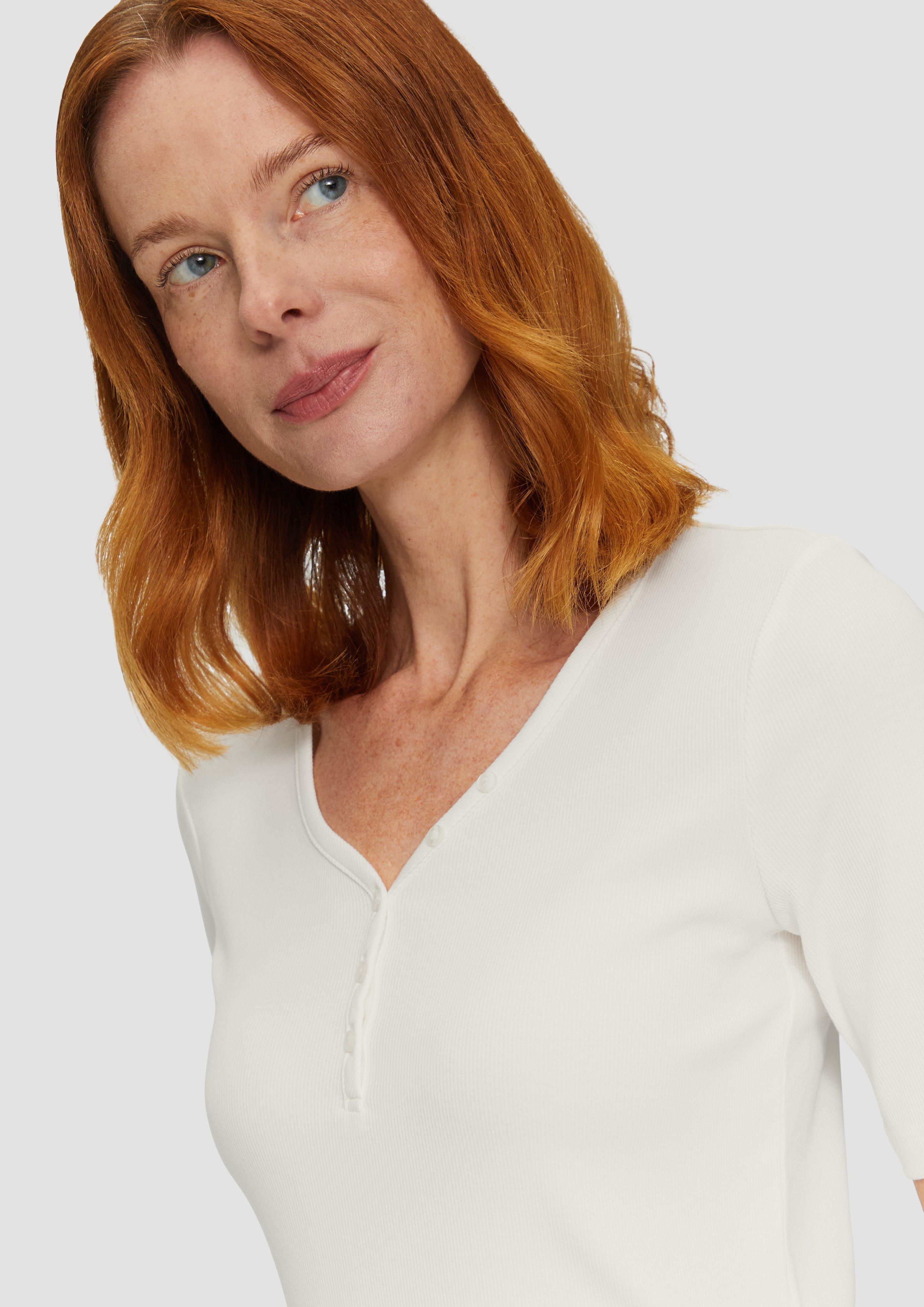 T-Shirt in 0210, 9999, 4703, 7774 & 5959