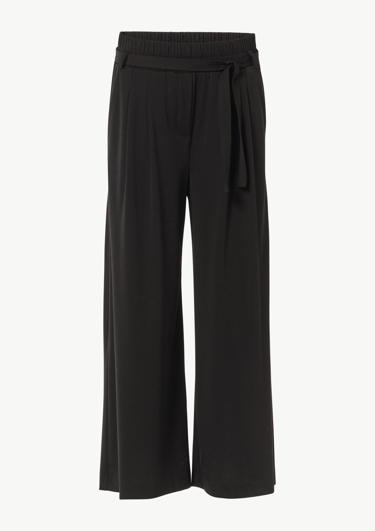 comma Loose fit: cloth trousers in a cropped length