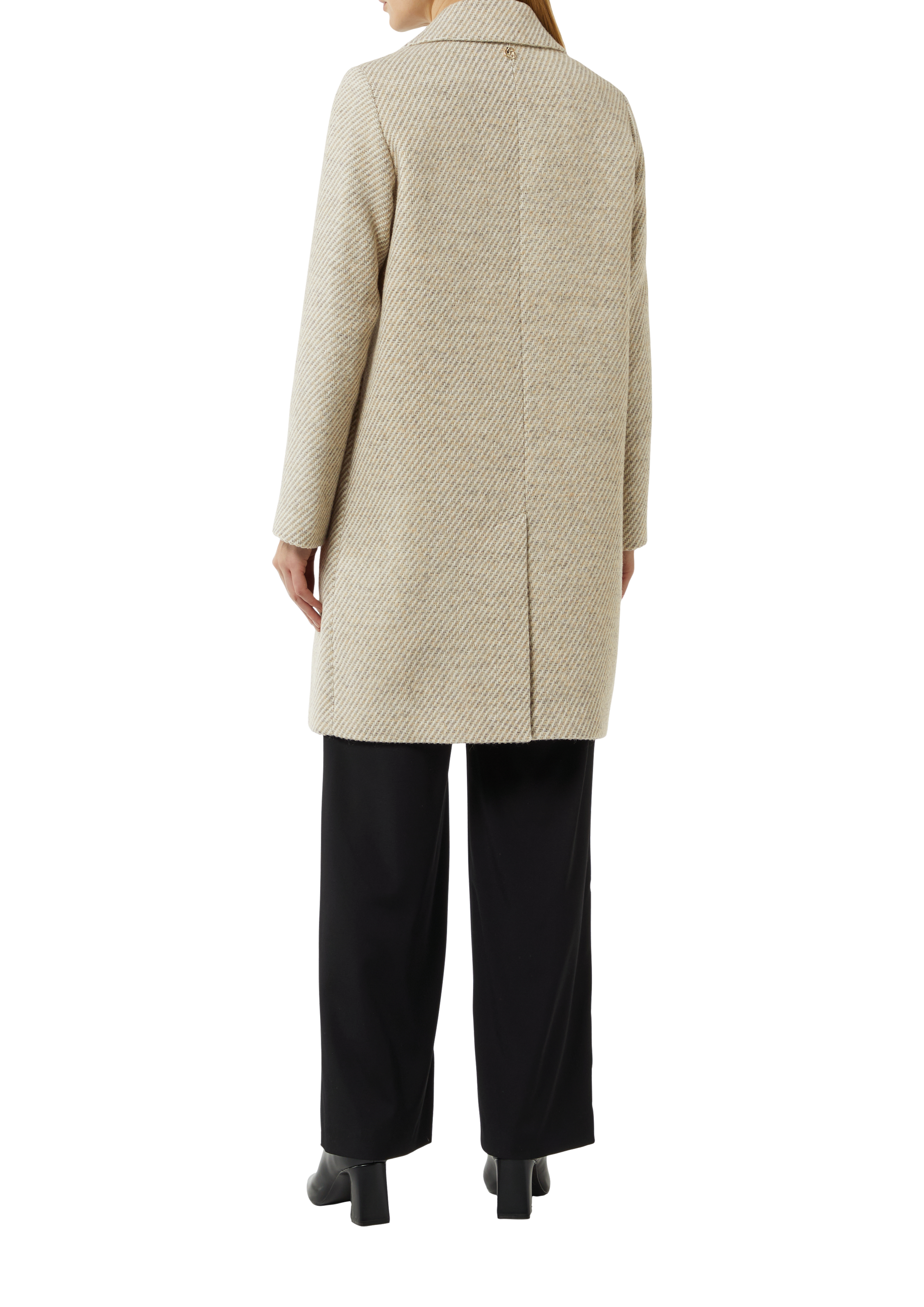 Thumbnail - Outdoor-Mantel