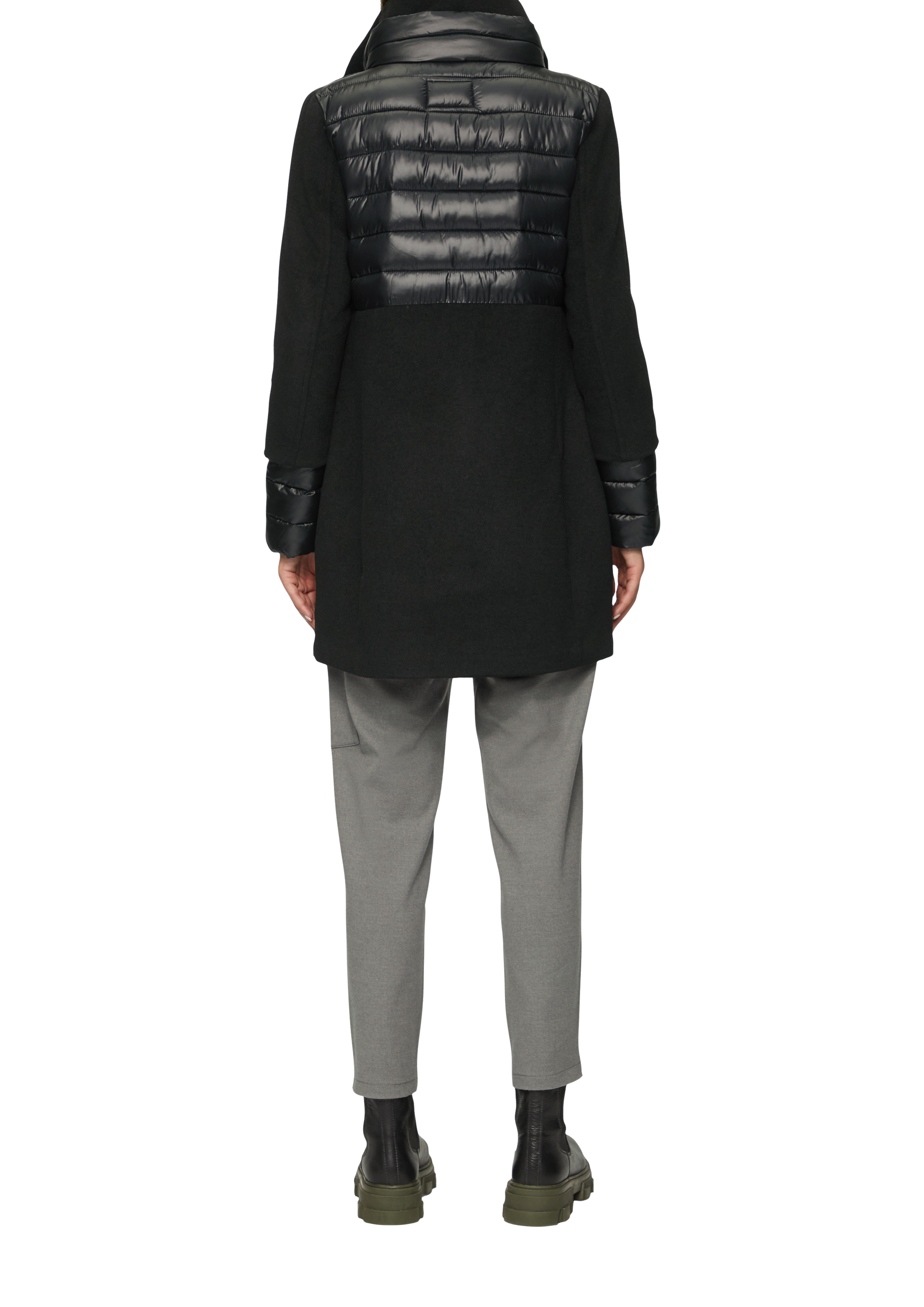 Thumbnail - Outdoor-Mantel