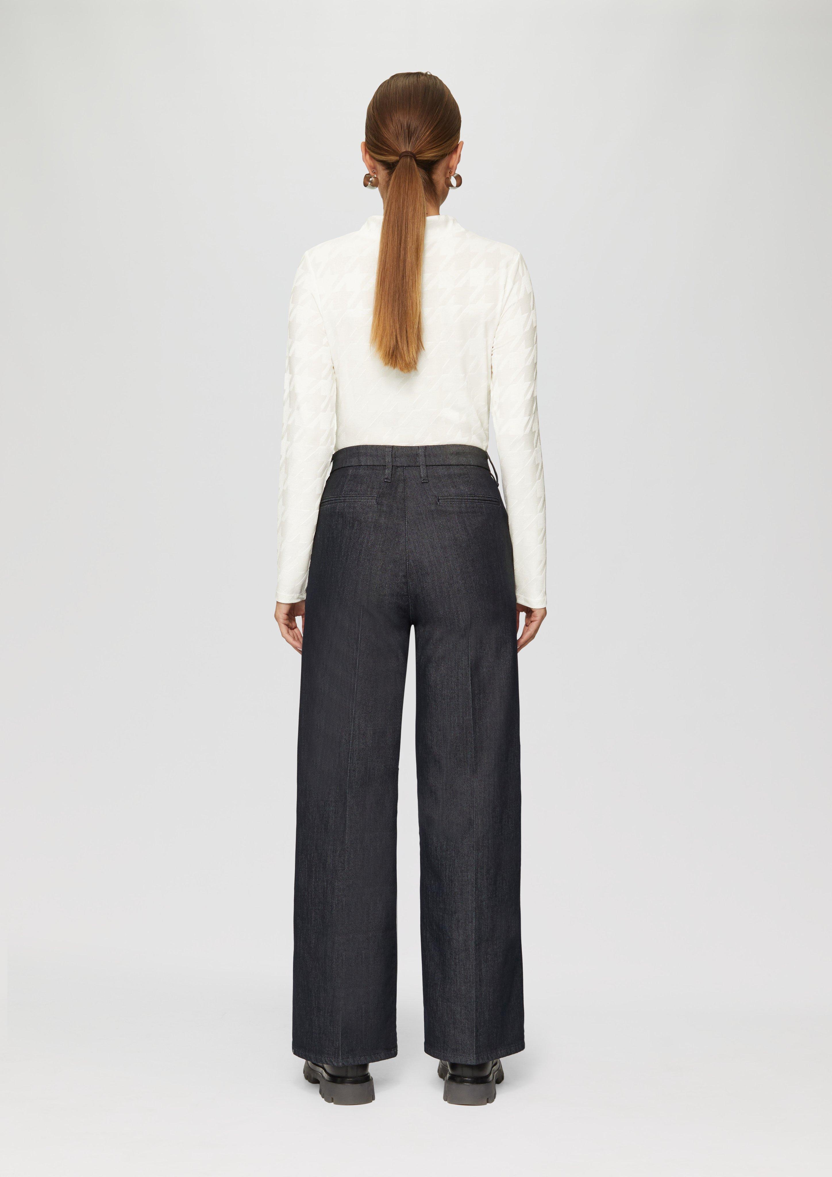 T-Shirt in 0200, 4907 & 9999