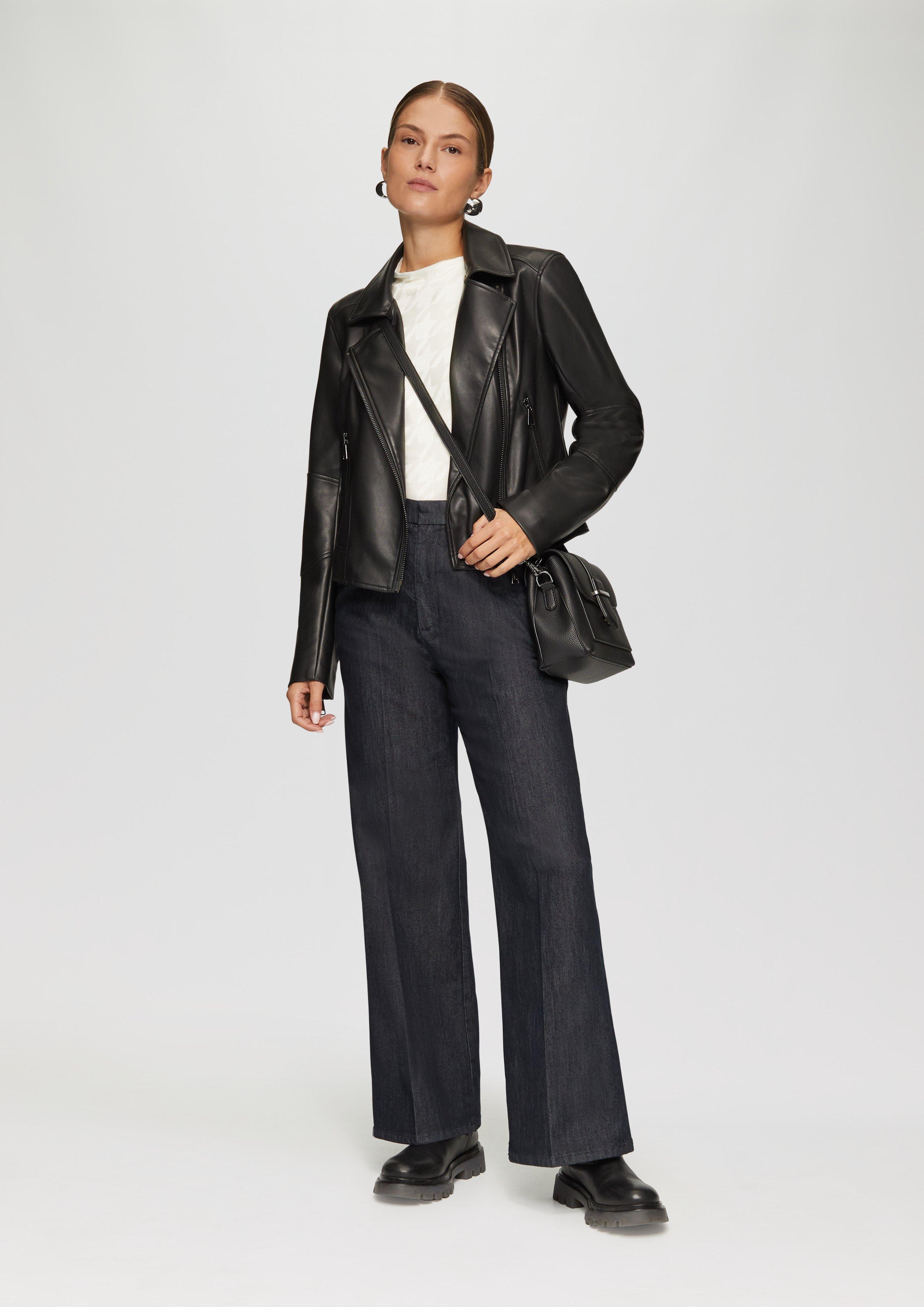 T-Shirt in 0200, 4907 & 9999