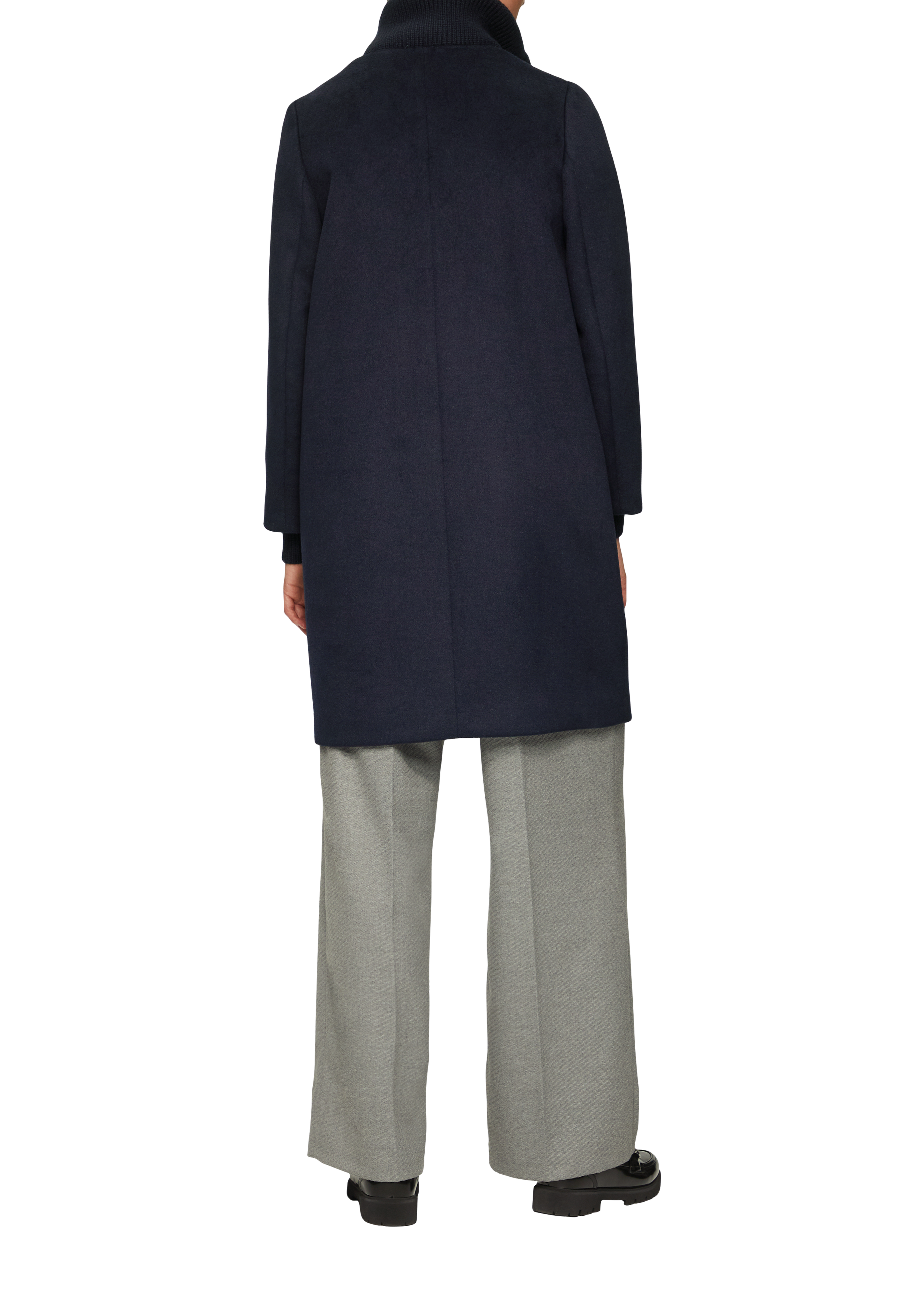 Thumbnail - Outdoor-Mantel