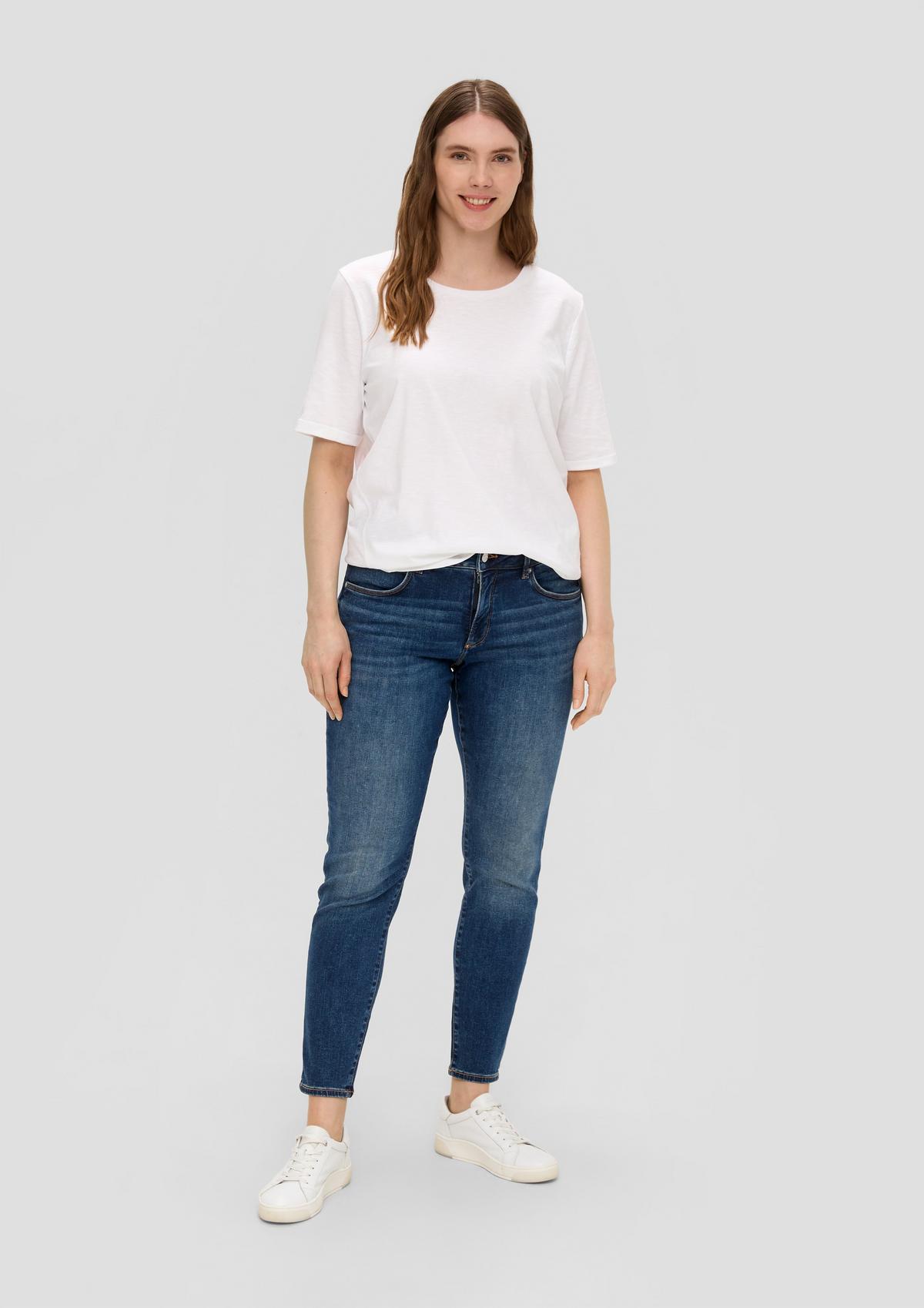 Skinny: mid rise jeans