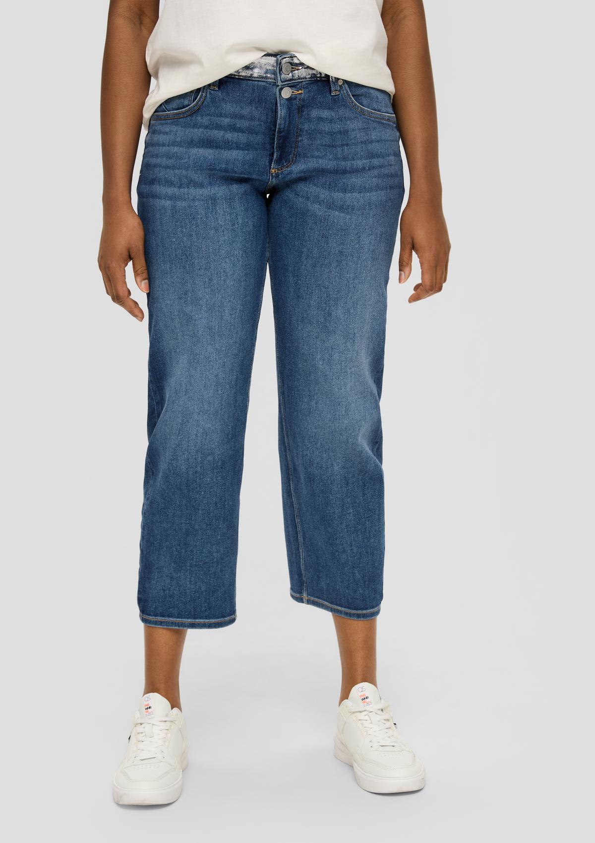 s.Oliver Skrajšane jeans hlače Catie / kroj Slim Fit / High Rise / ravne hlačnice