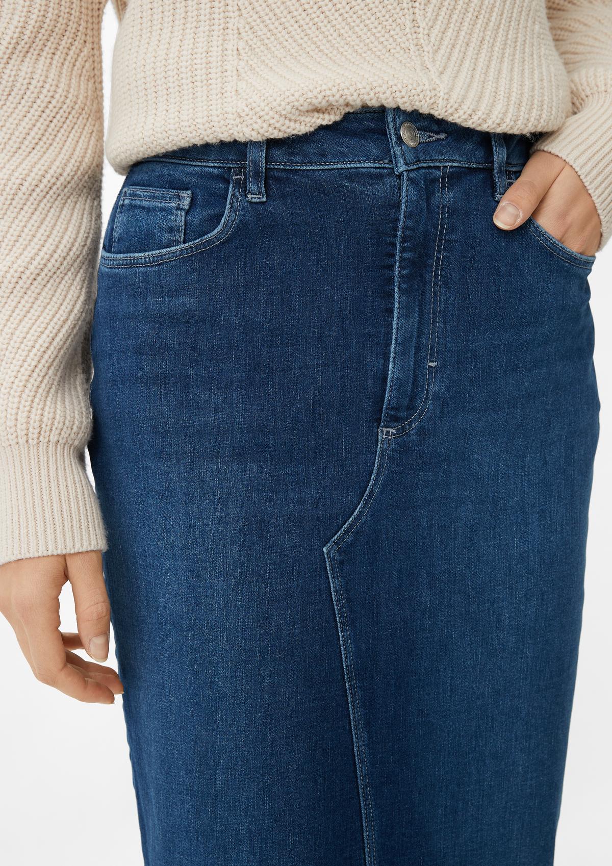 comma Midi-length denim skirt with a slit