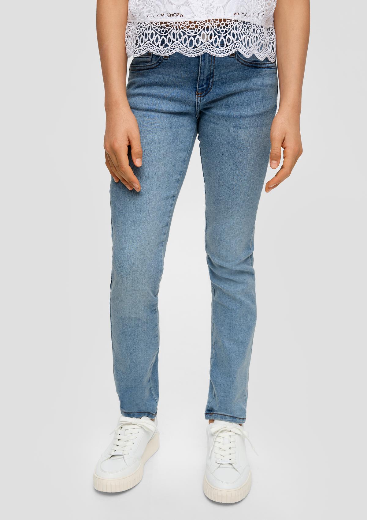 Jeans Suri / Regular Fit / Mid Rise / Slim Leg