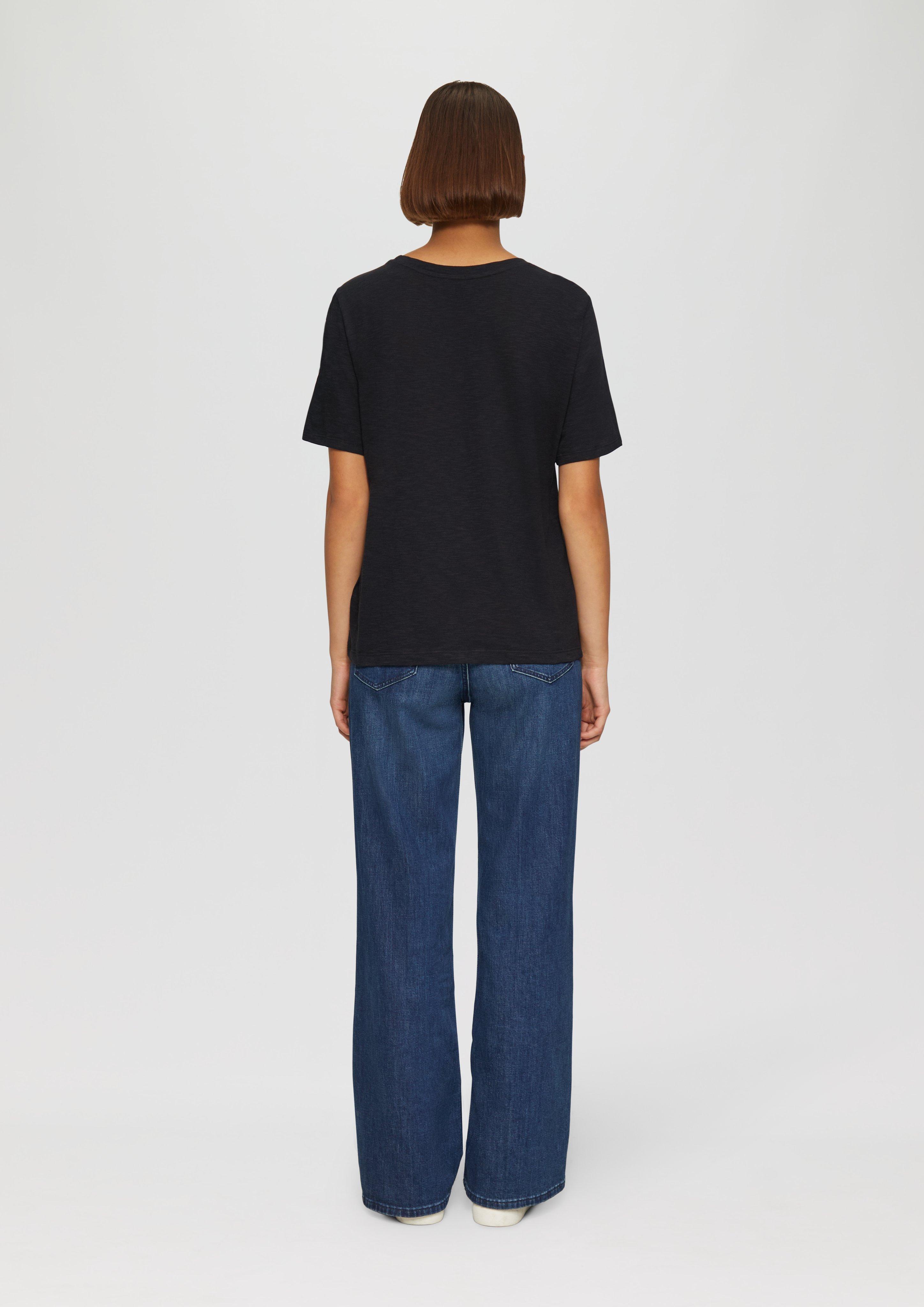 T-Shirt in 99D0, 44D0 & 02D0