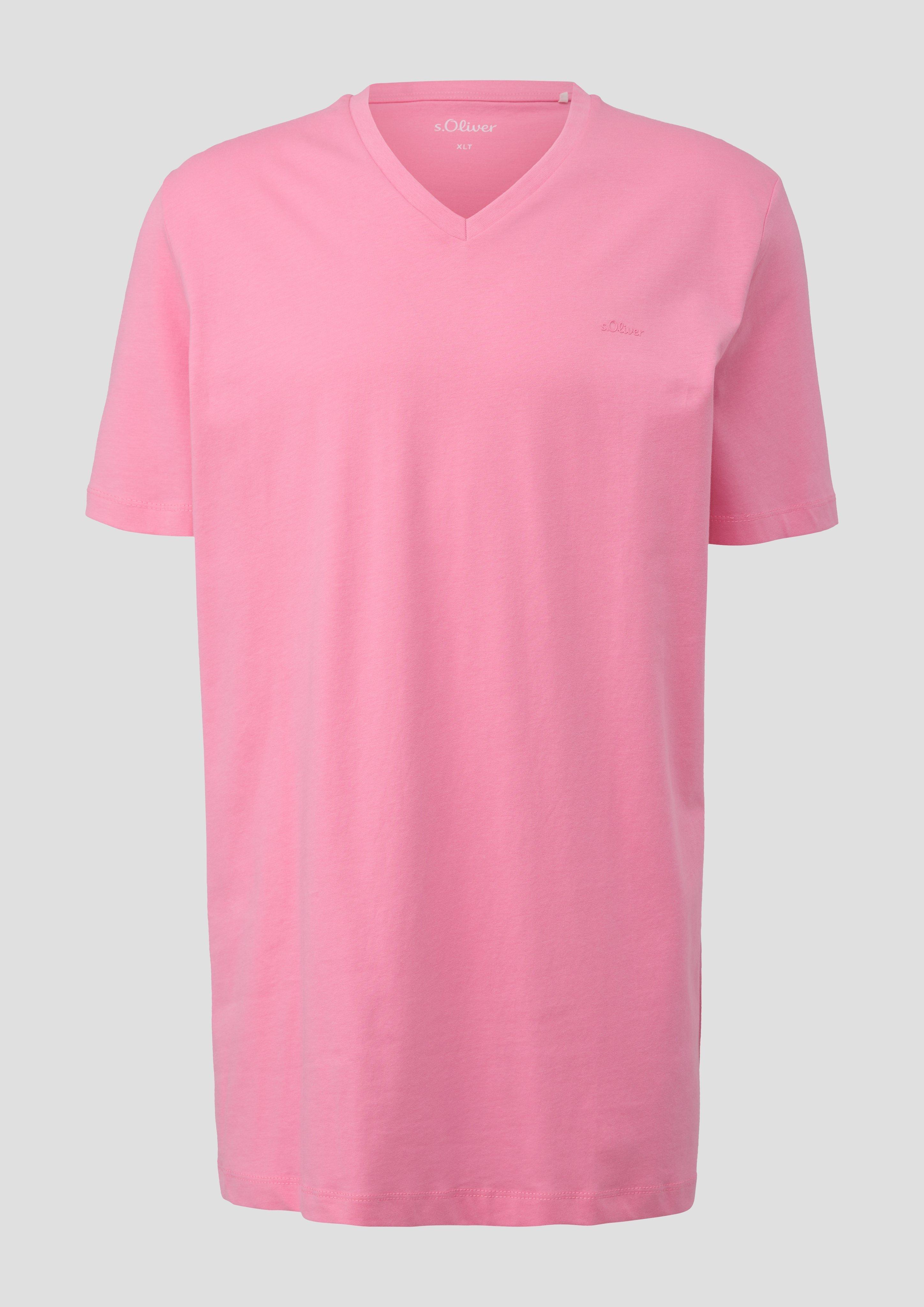 s.Oliver - T-Shirt mit V-Ausschnitt und Logo-Detail, Herren, Rosa