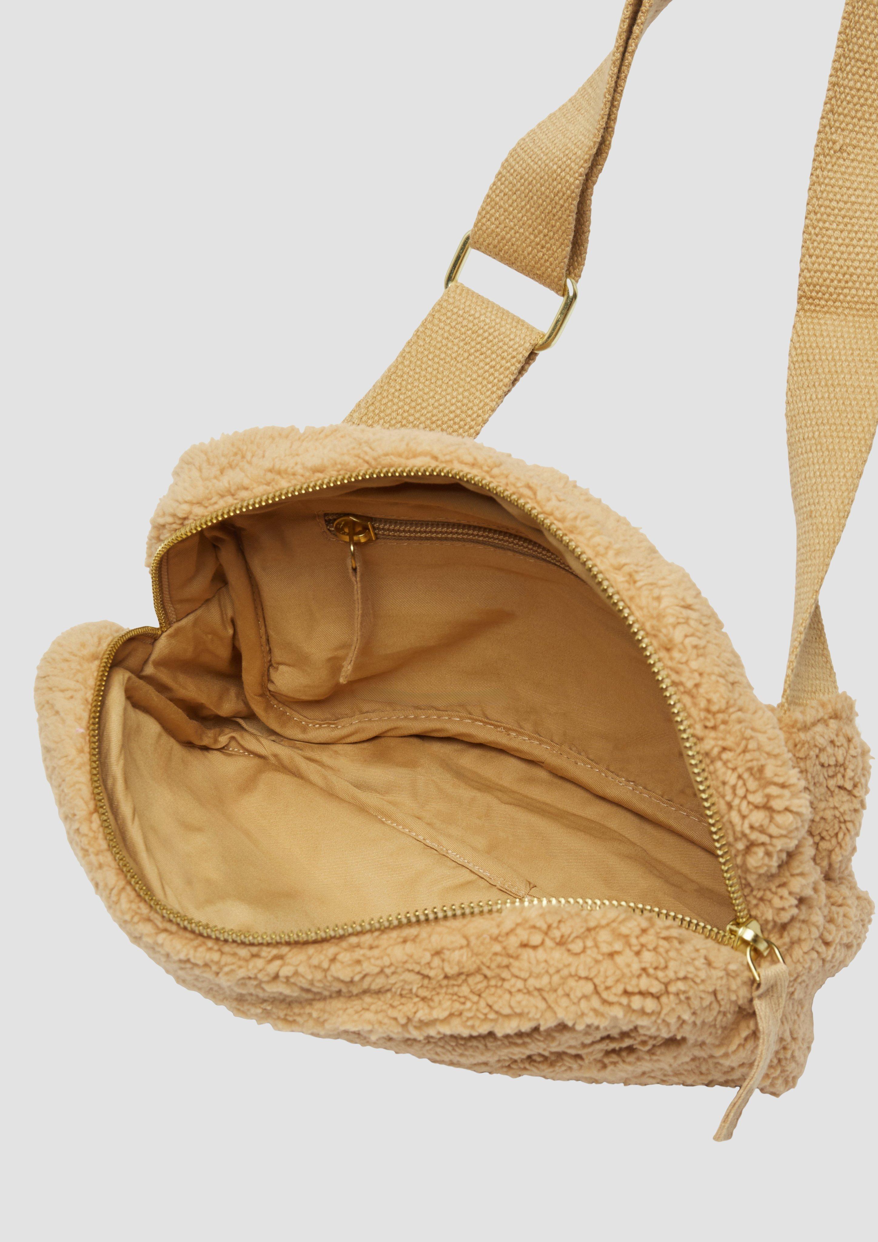 s.Oliver Crossbody-Bag aus Teddyplüsch