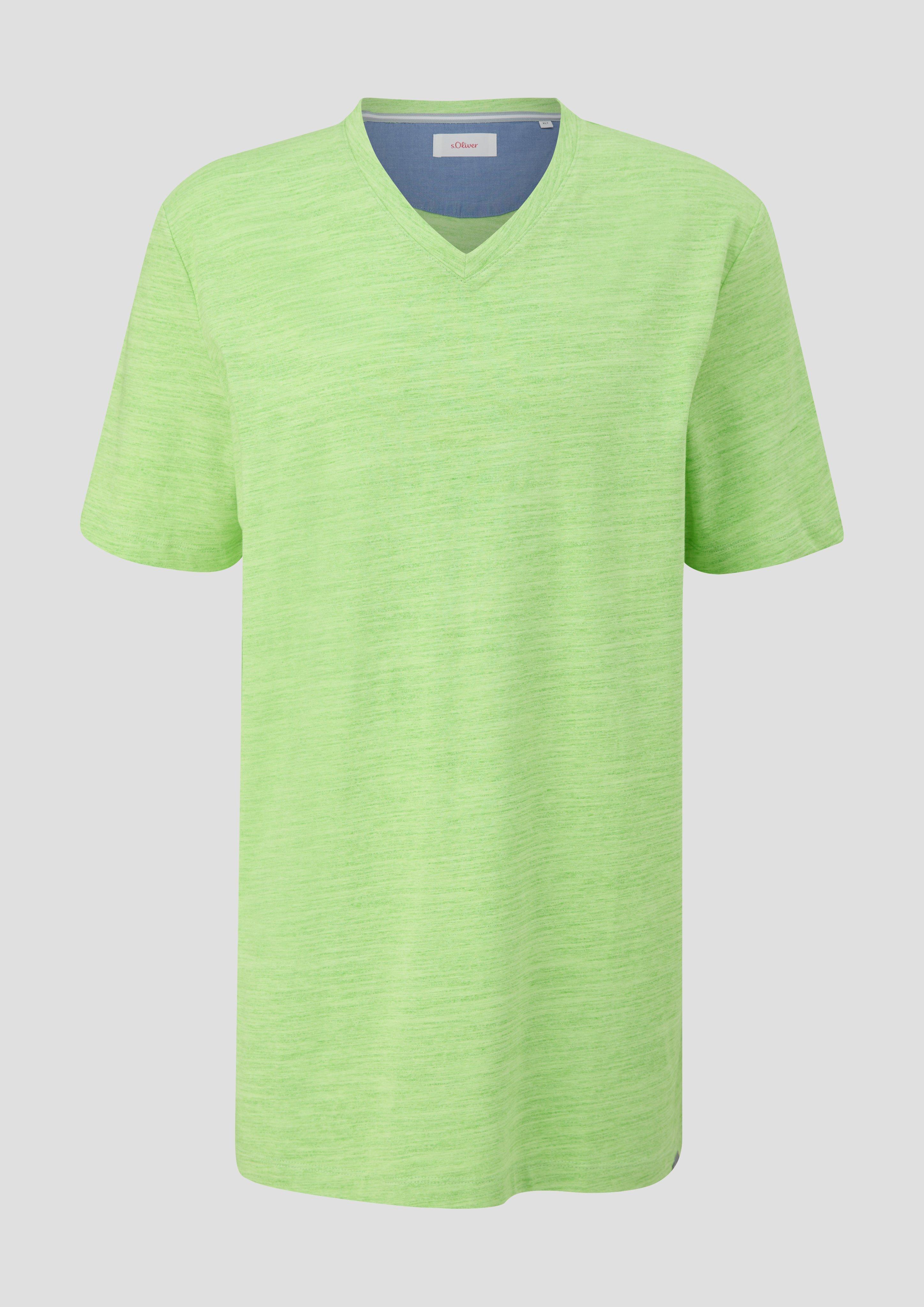 s.Oliver T-Shirt mit V-Ausschnitt und Flammgarnstruktur
