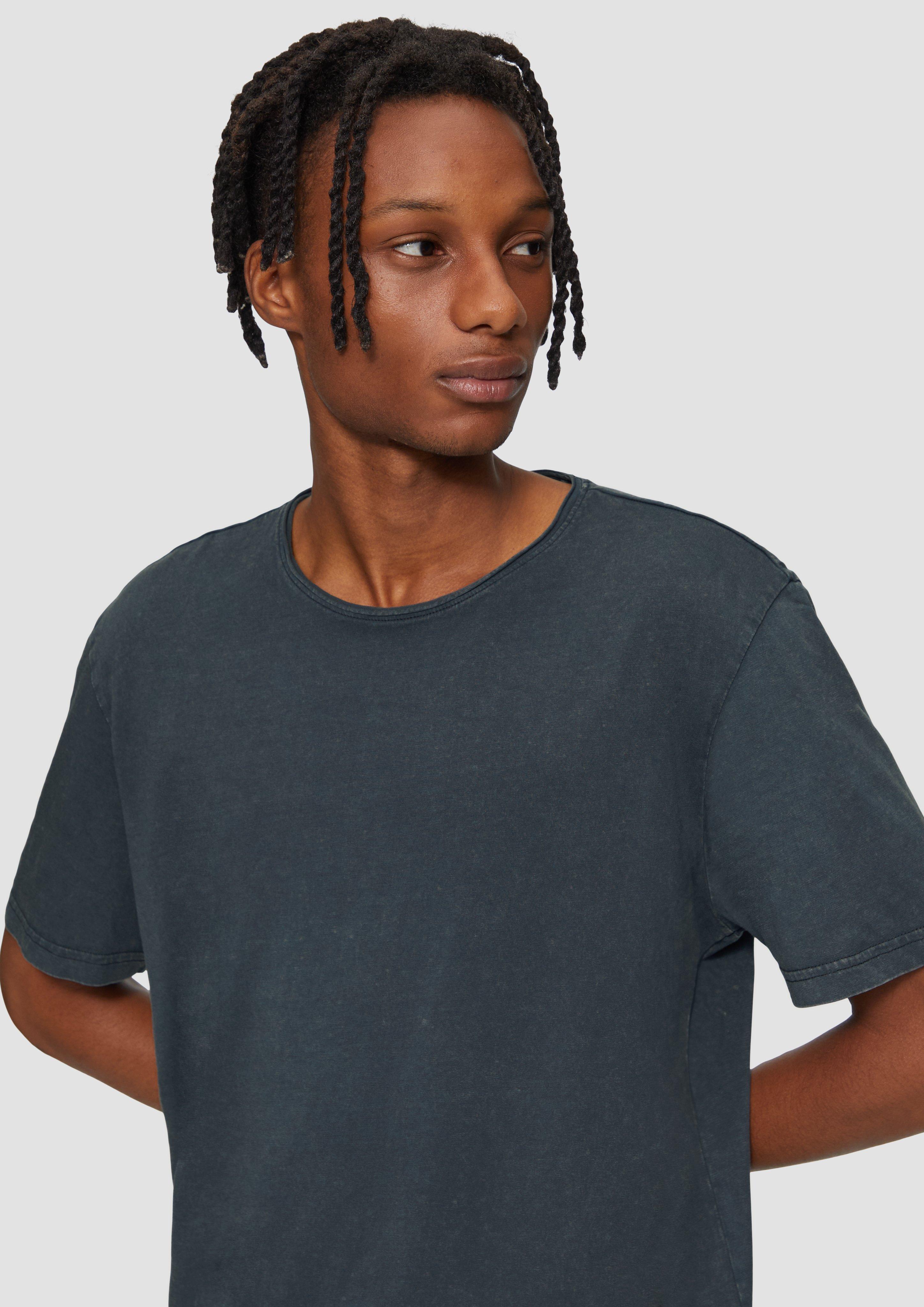 T-Shirt in 5920, 4784 & 0510