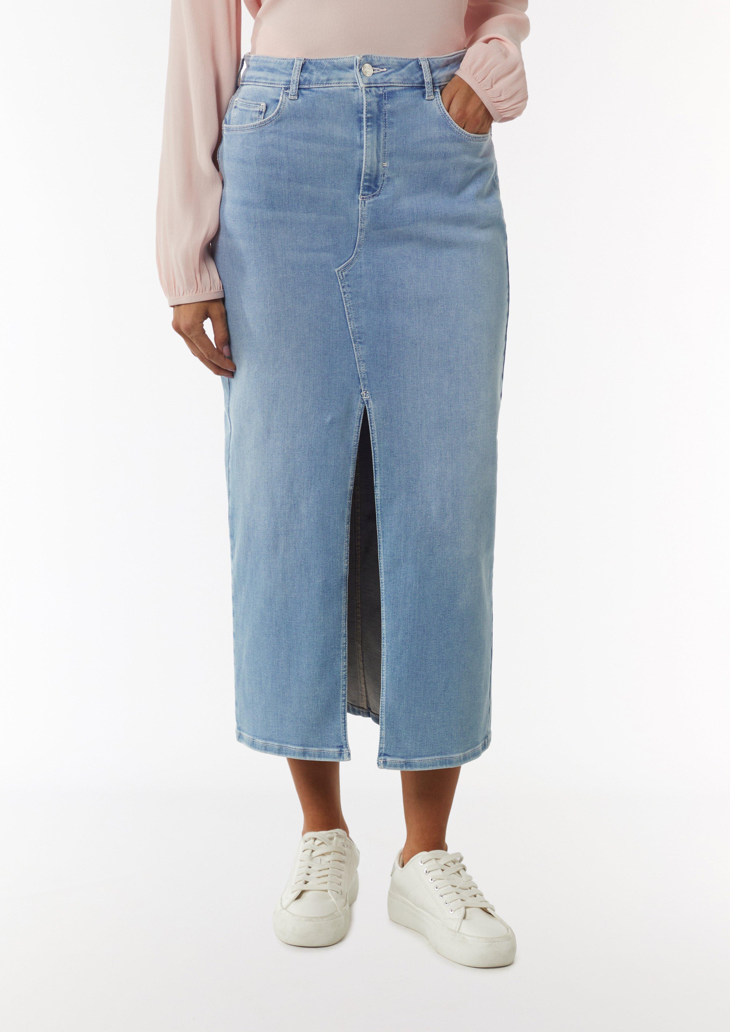 Long denim skirt with a slit - Blue | SCAYLE