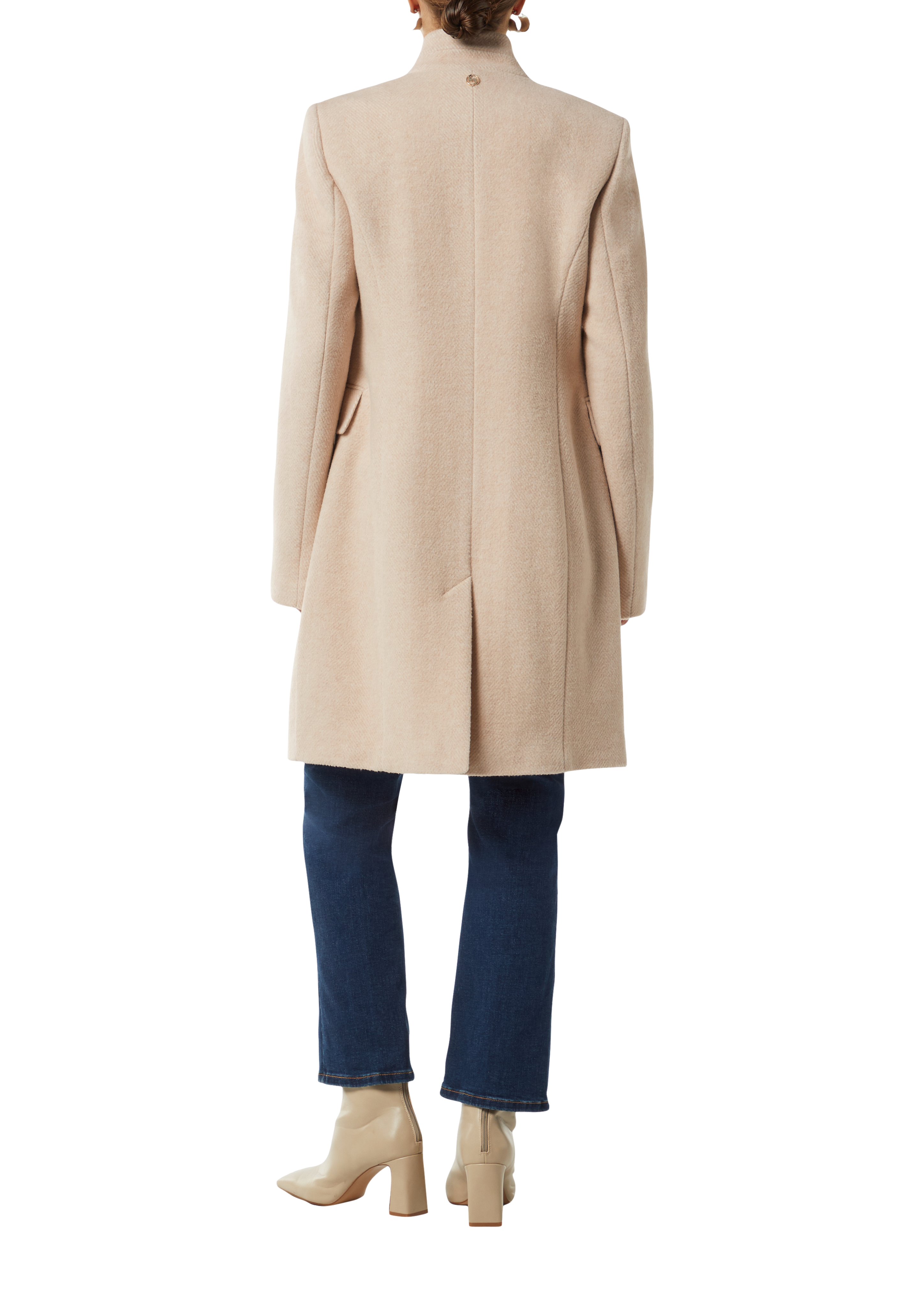 Thumbnail - Outdoor-Mantel