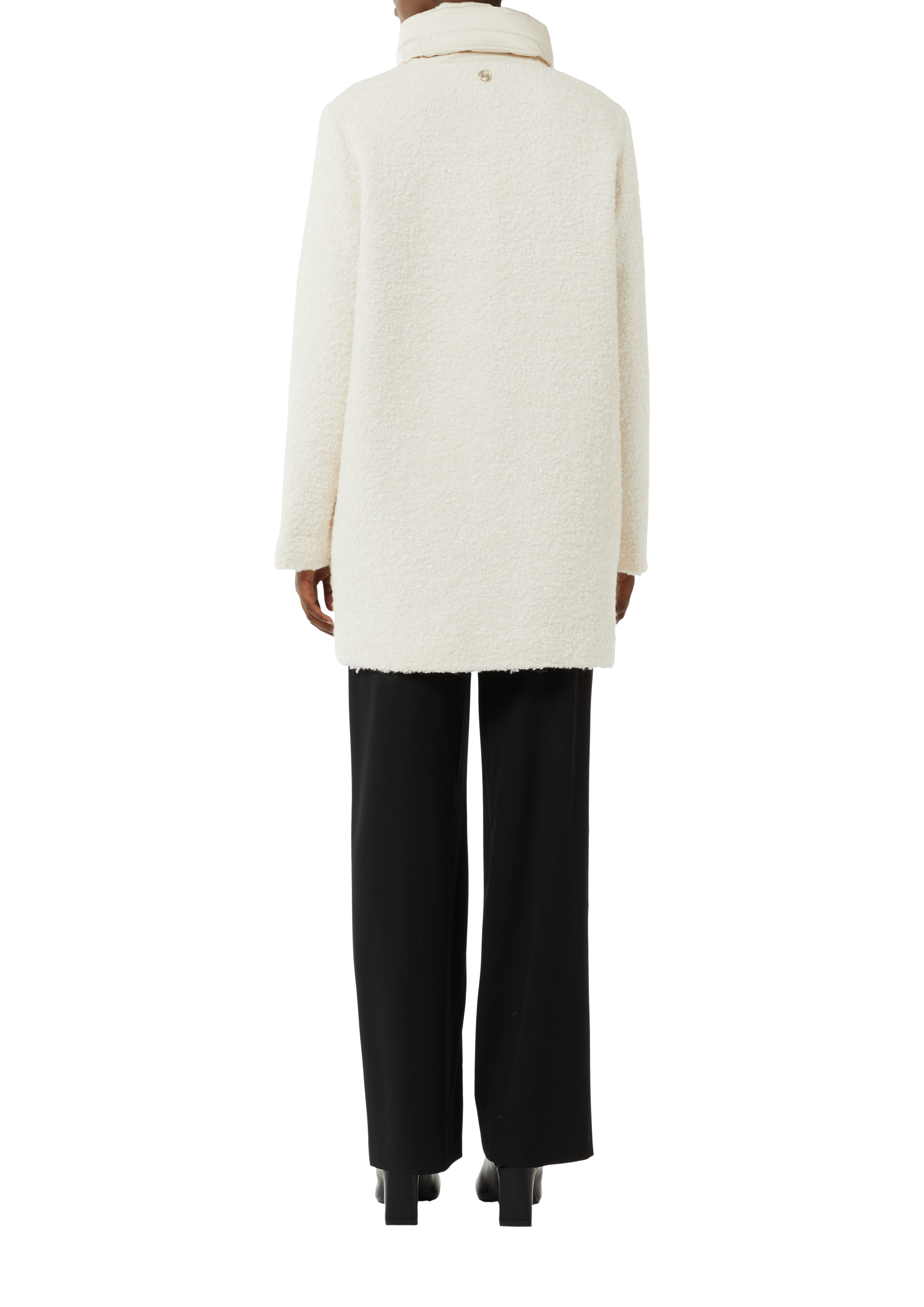 Thumbnail - Outdoor-Mantel