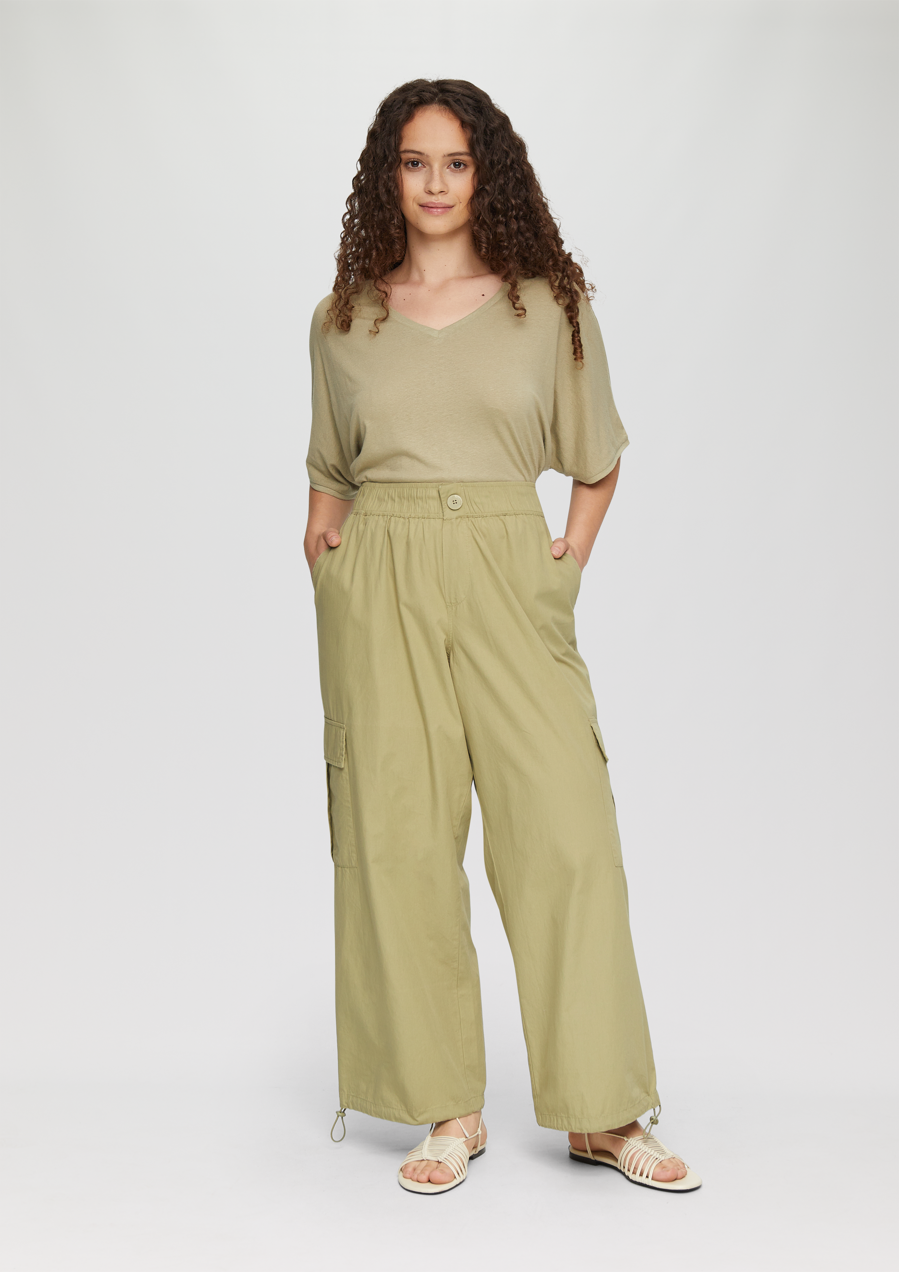 S.Oliver Wide Leg-Hose mit Cargotaschen und angedeutetem Verschluss